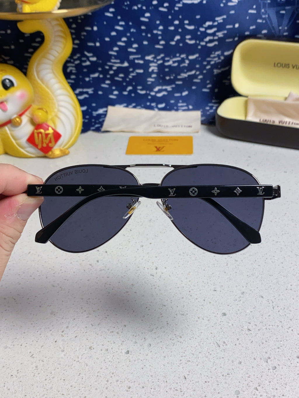 Louis Vuitton Metal Aviator Silver Lens Sunglasses for Men & Women - 381782 - detail image 5