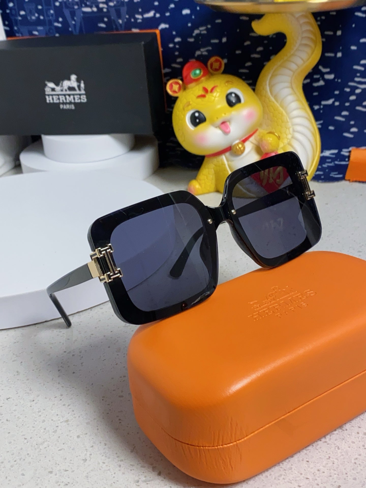 Hermès Square Gold Lens Sunglasses for Men & Women - detail image 8
