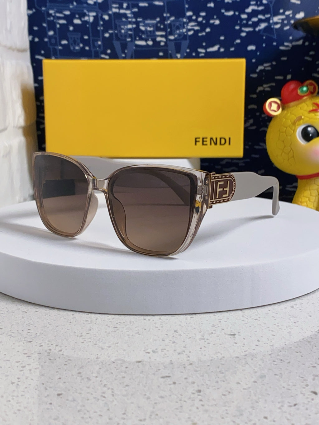 Fendi Polarized Cat-Eye Brown Lens Sunglasses for Men & Women - 416313