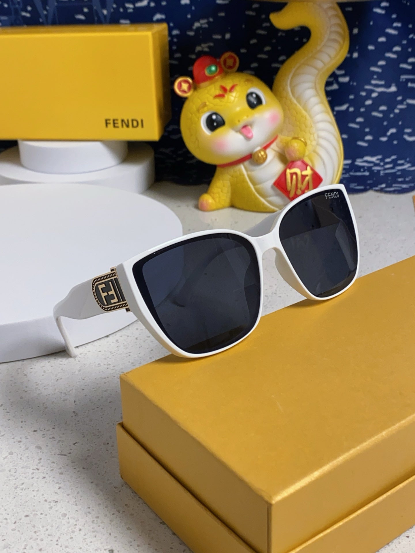 Fendi Polarized Cat-Eye Silver Lens Sunglasses for Men & Women - 449816 - detail image 10