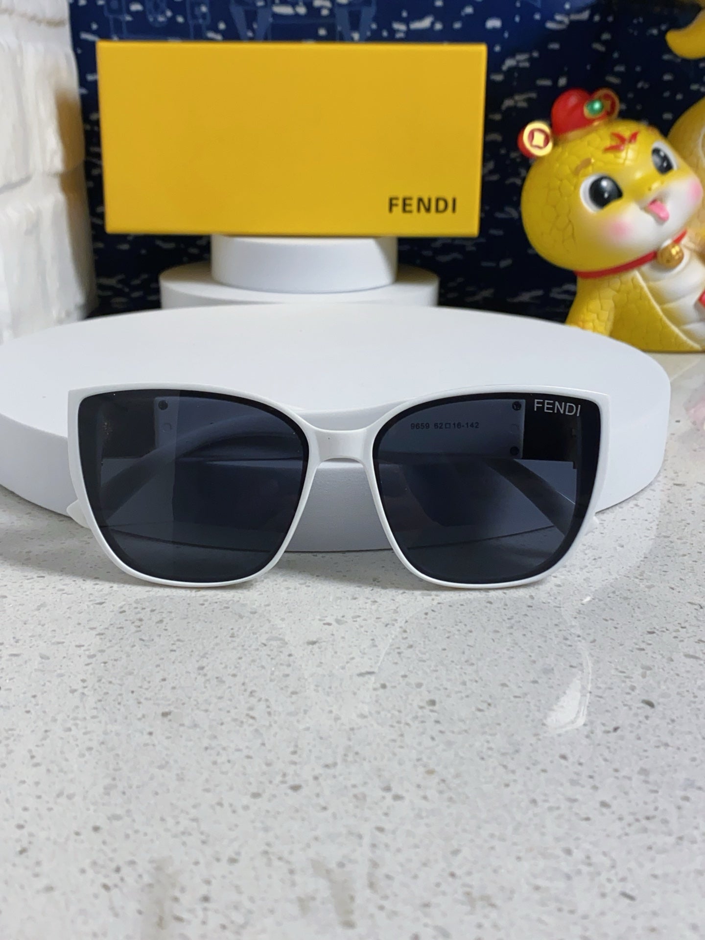 Fendi Polarized Cat-Eye Silver Lens Sunglasses for Men & Women - 416315 - detail image 9