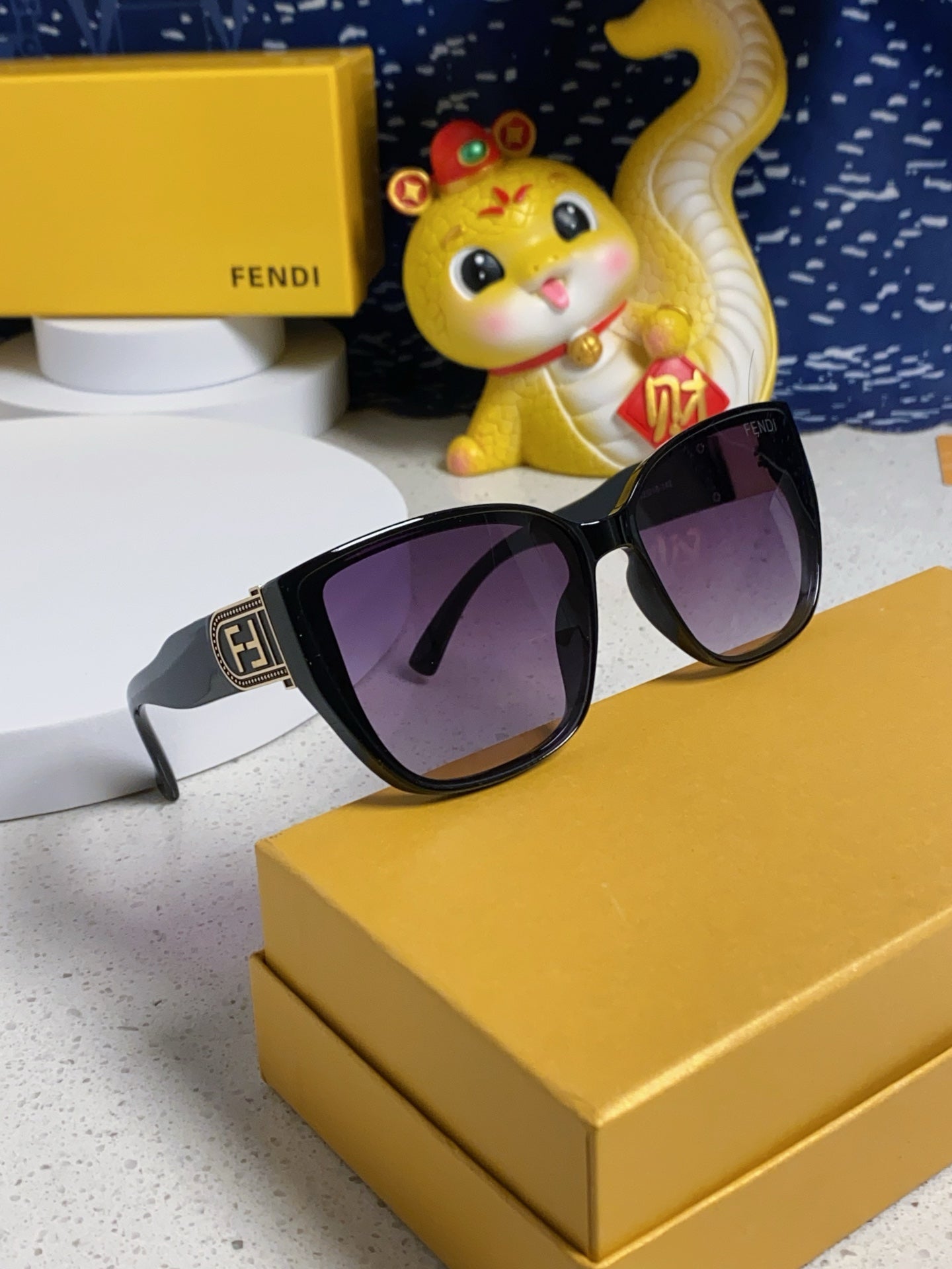 Fendi Polarized Cat-Eye Silver Lens Sunglasses for Men & Women - 449818 - detail image 10