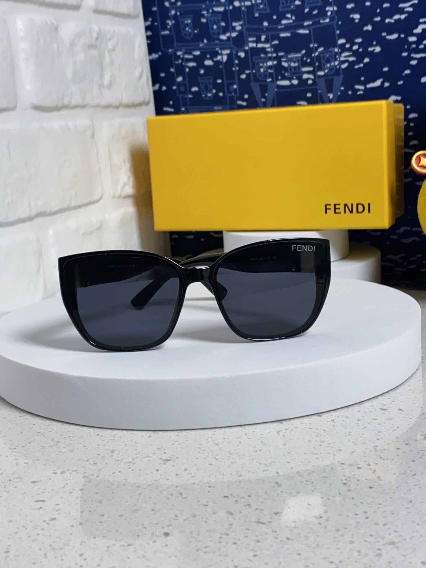 Fendi Polarized Cat-Eye Silver Lens Sunglasses for Men & Women - detail image 2