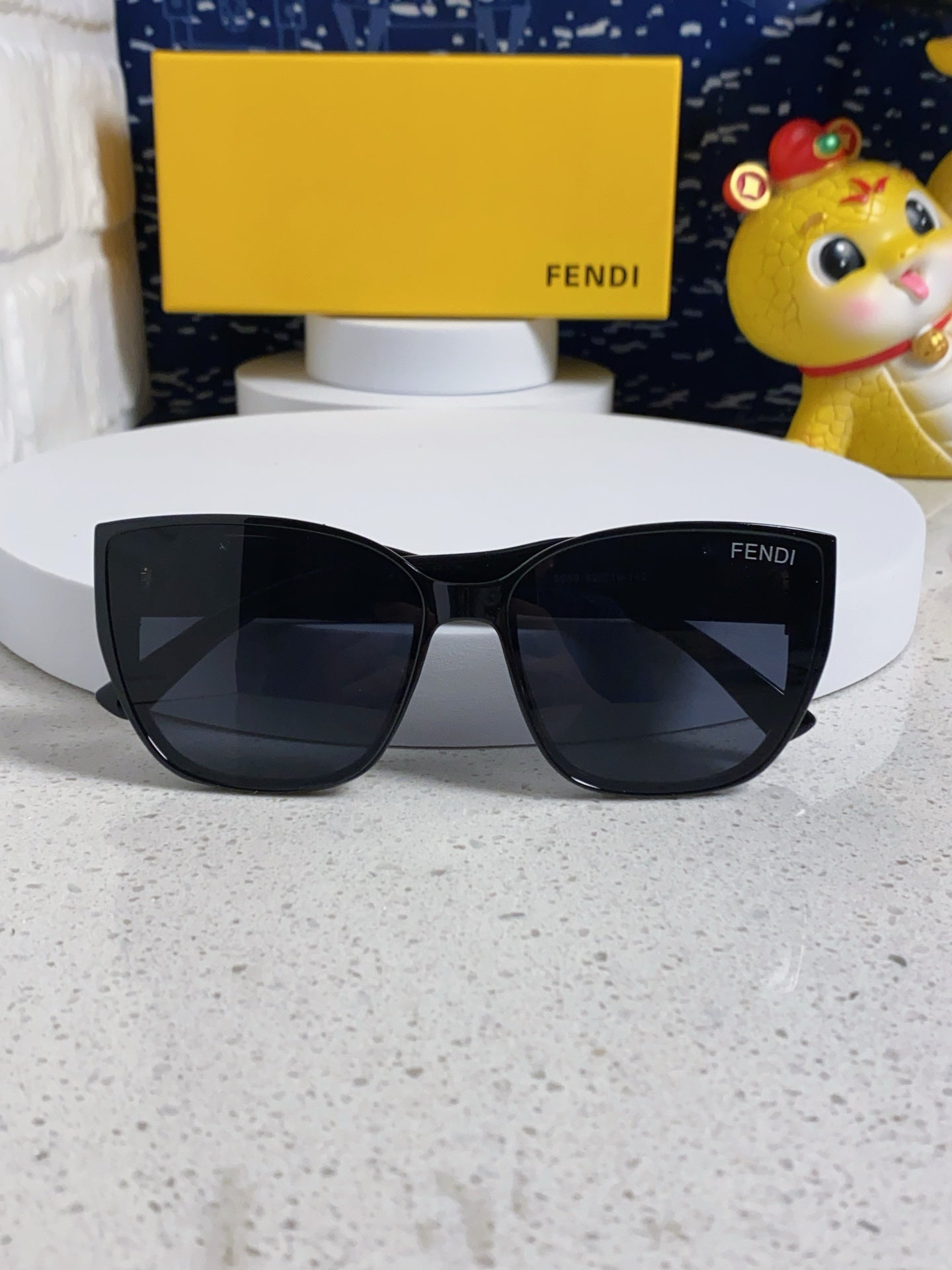 Fendi Polarized Cat-Eye Silver Lens Sunglasses for Men & Women - detail image 8