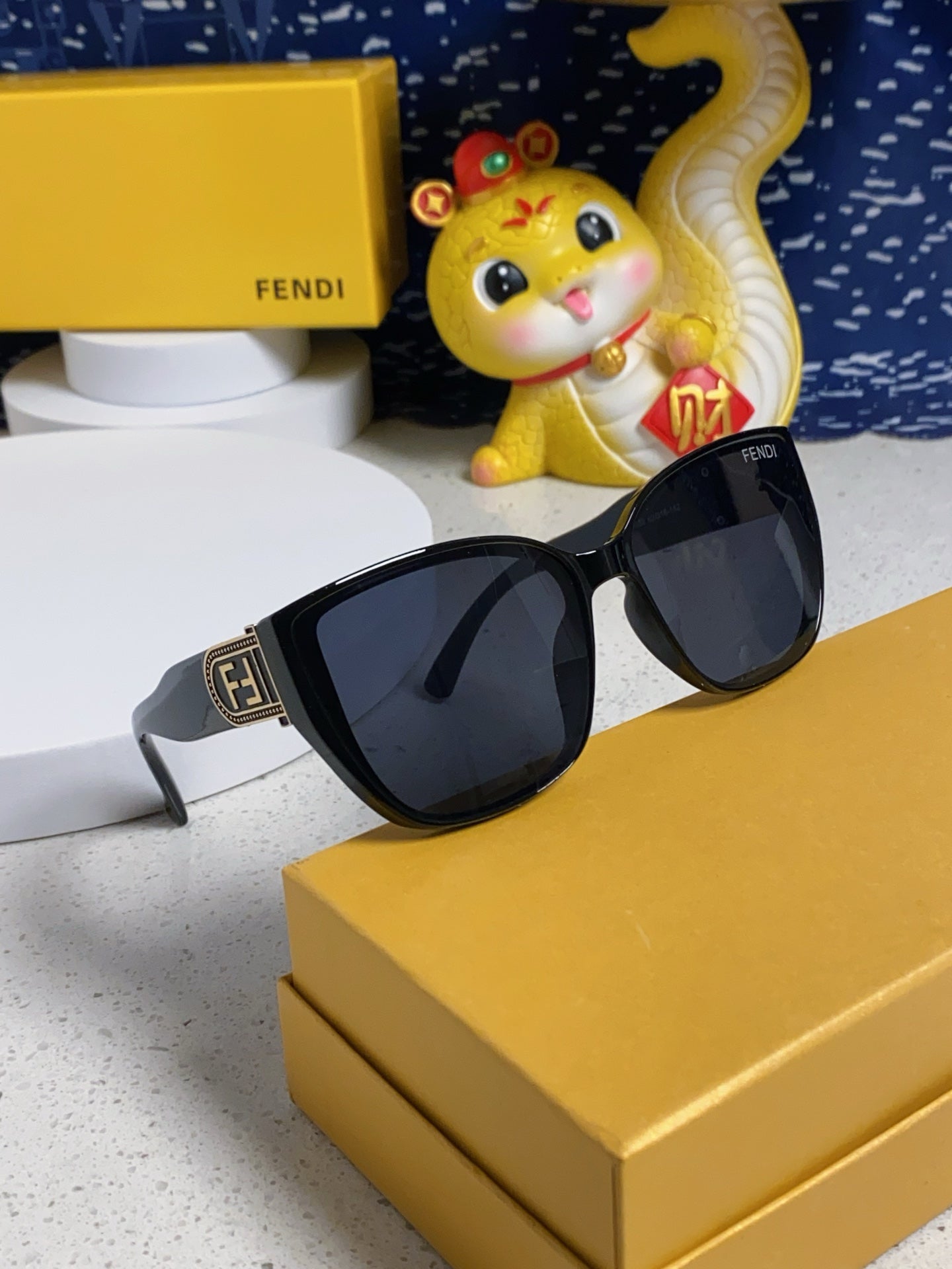Fendi Polarized Cat-Eye Silver Lens Sunglasses for Men & Women - 416318 - detail image 9