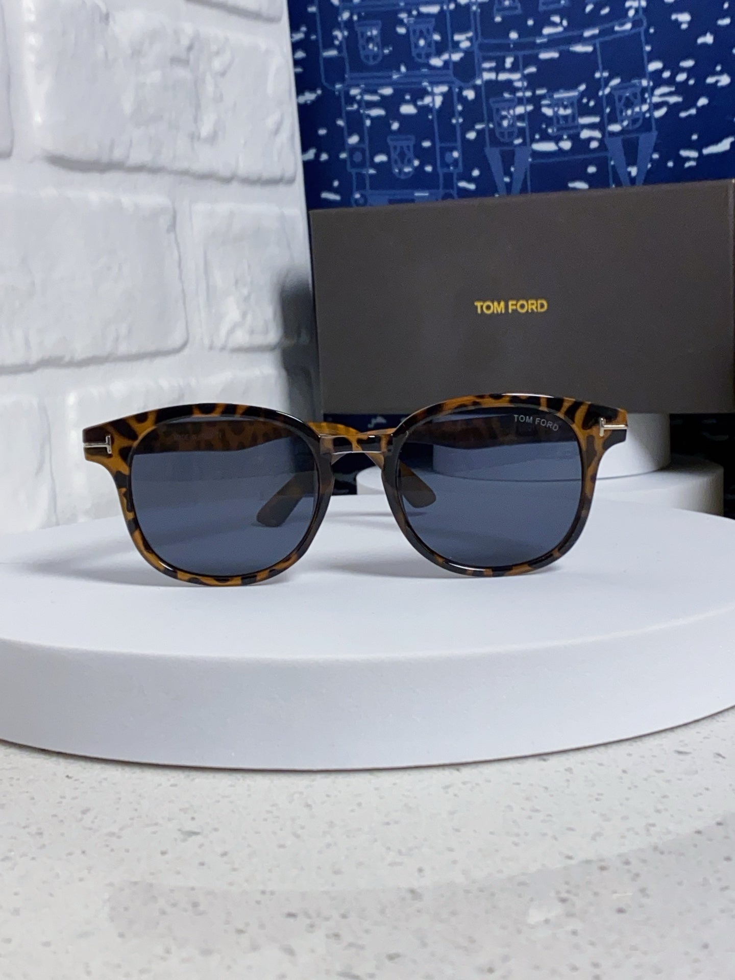 Tom Ford Square Blue Lens Sunglasses for Men & Women - 449951 - detail image 2