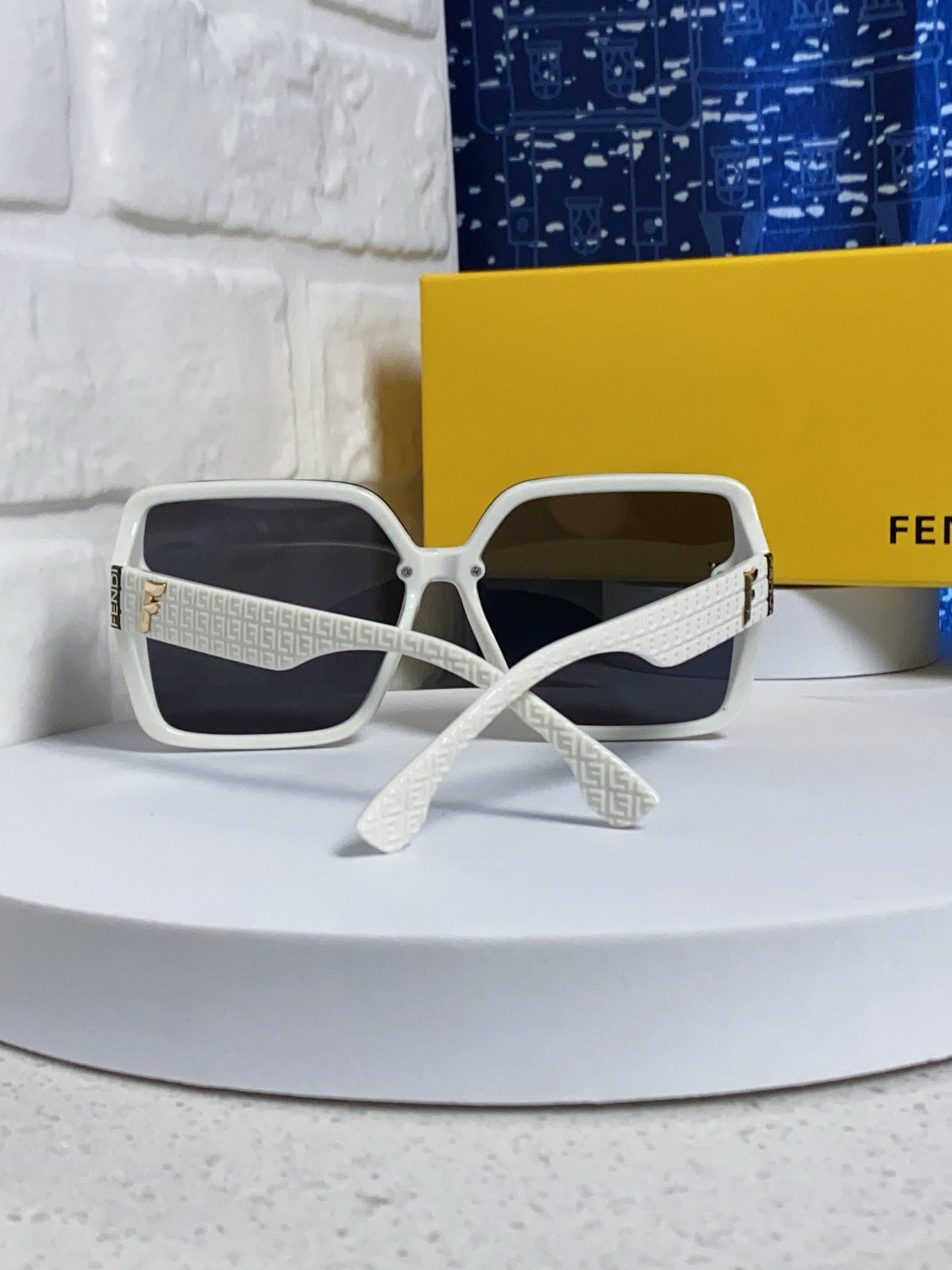 Fendi Oversized Gray Lens Sunglasses for Women - detail image 3