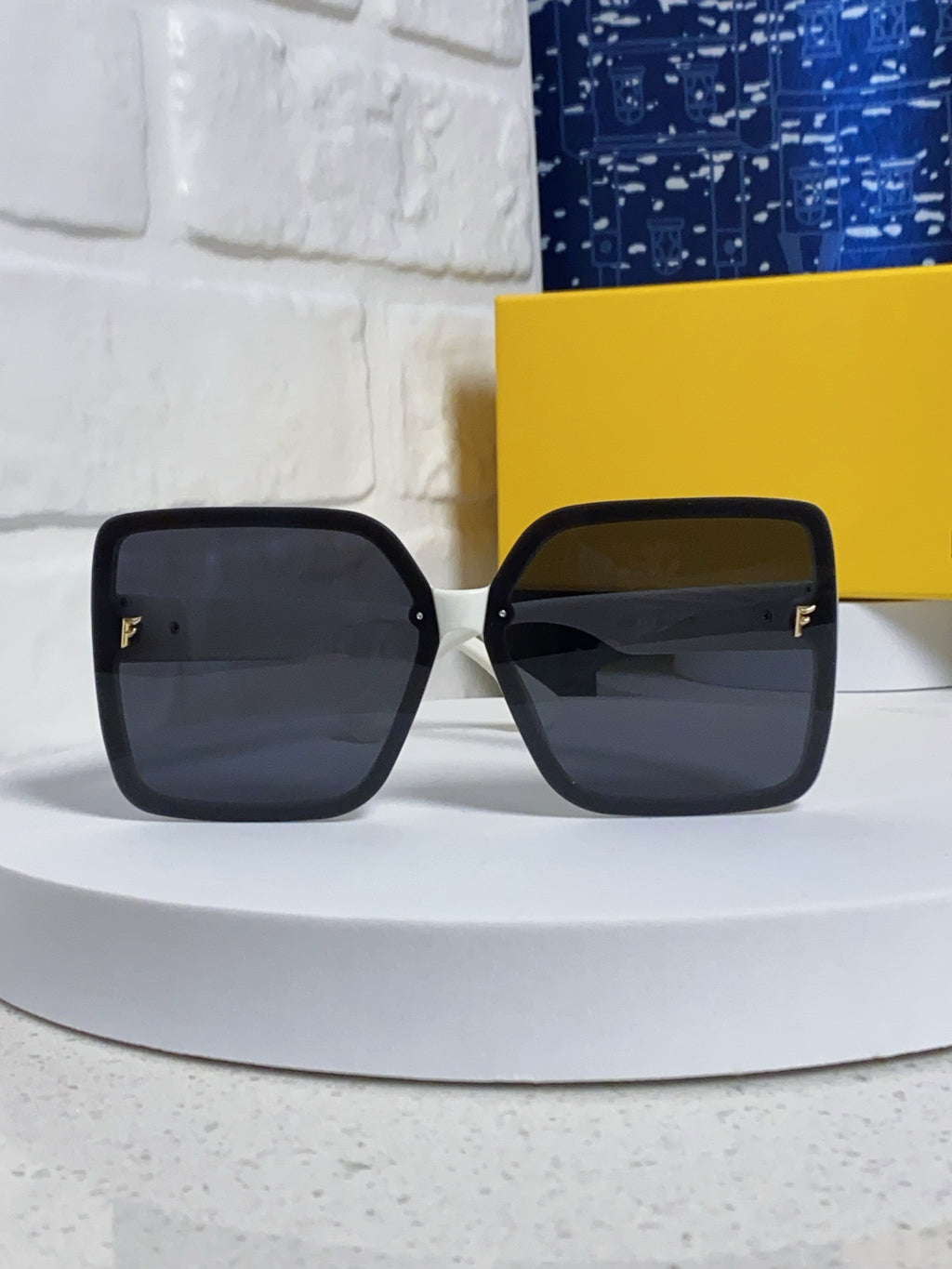 Fendi Oversized Gray Lens Sunglasses for Women - detail image 2