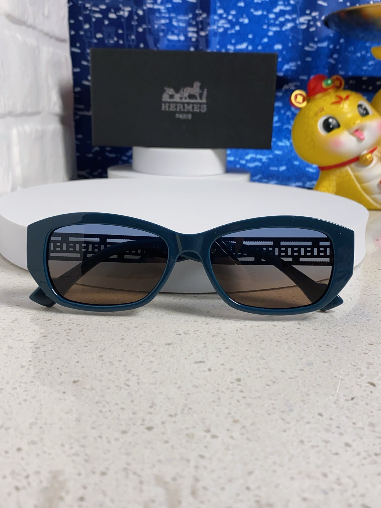 Hermès Polarized Cat-Eye Silver Lens Sunglasses for Men & Women - 466436 - detail image 8
