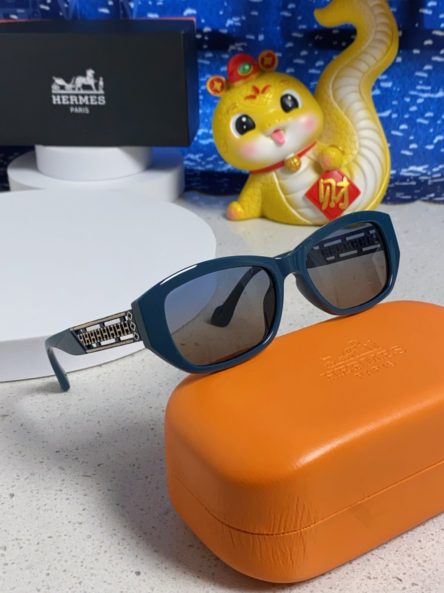 Hermès Polarized Cat-Eye Silver Lens Sunglasses for Men & Women - 466436 - detail image 9