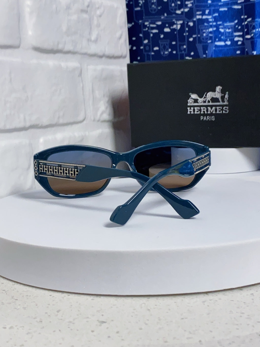 Hermès Polarized Cat-Eye Silver Lens Sunglasses for Men & Women - 466436 - detail image 3