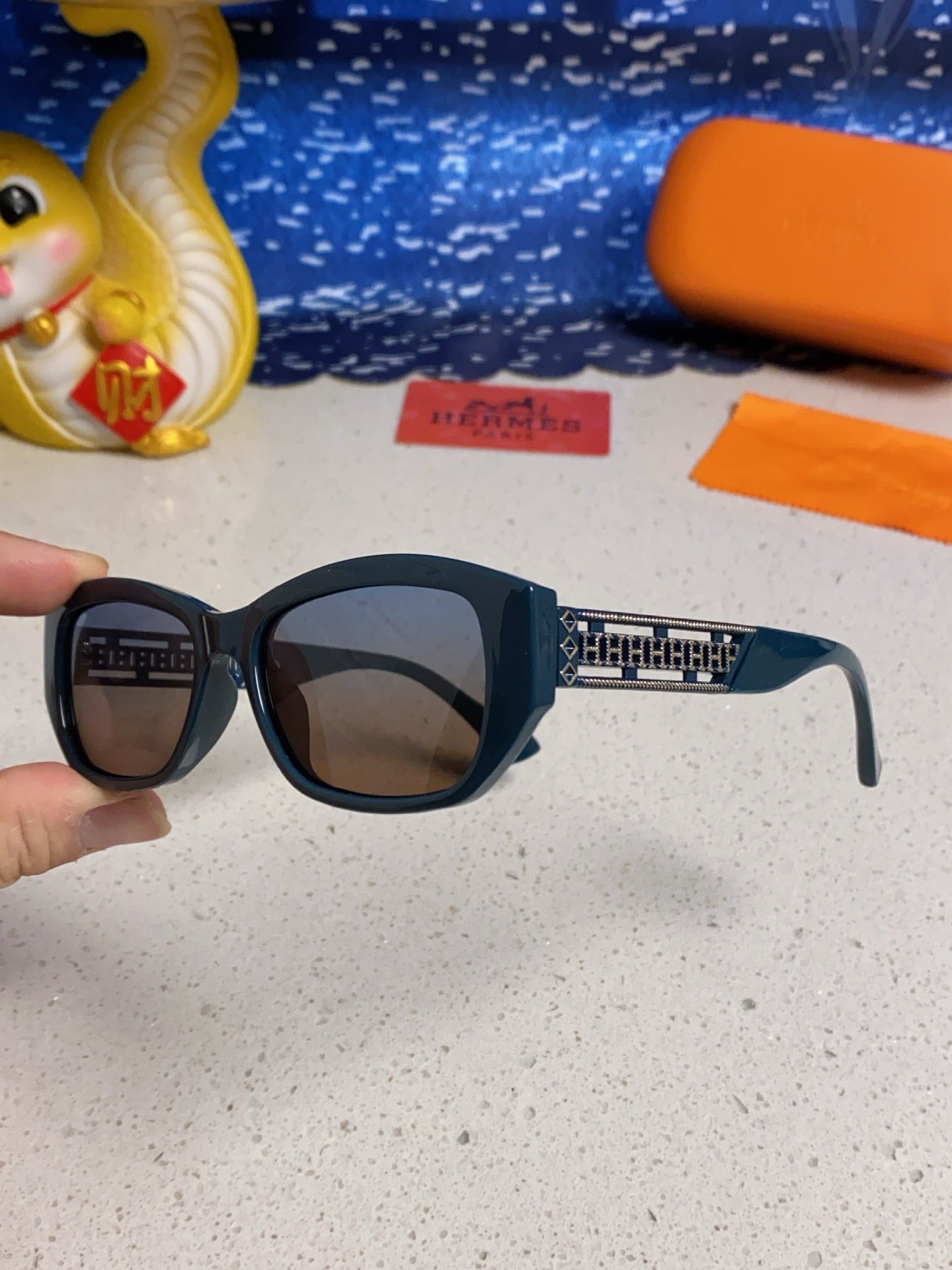 Hermès Polarized Cat-Eye Silver Lens Sunglasses for Men & Women - 466436 - detail image 6