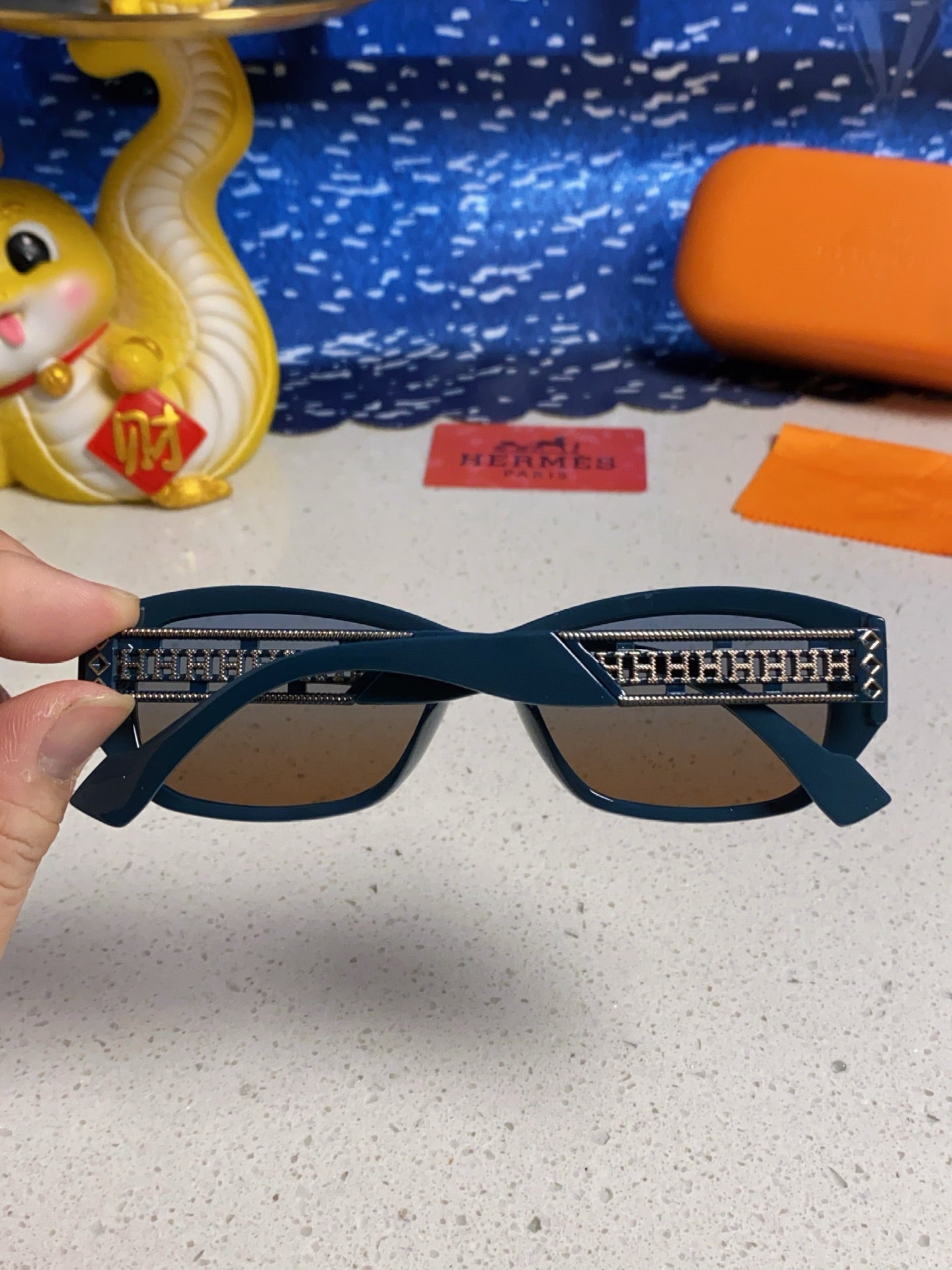 Hermès Polarized Cat-Eye Silver Lens Sunglasses for Men & Women - 466436 - detail image 5