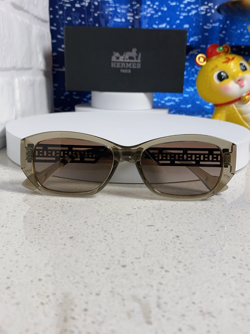 Hermès Polarized Cat-Eye Brown Lens Sunglasses for Men & Women - detail image 8
