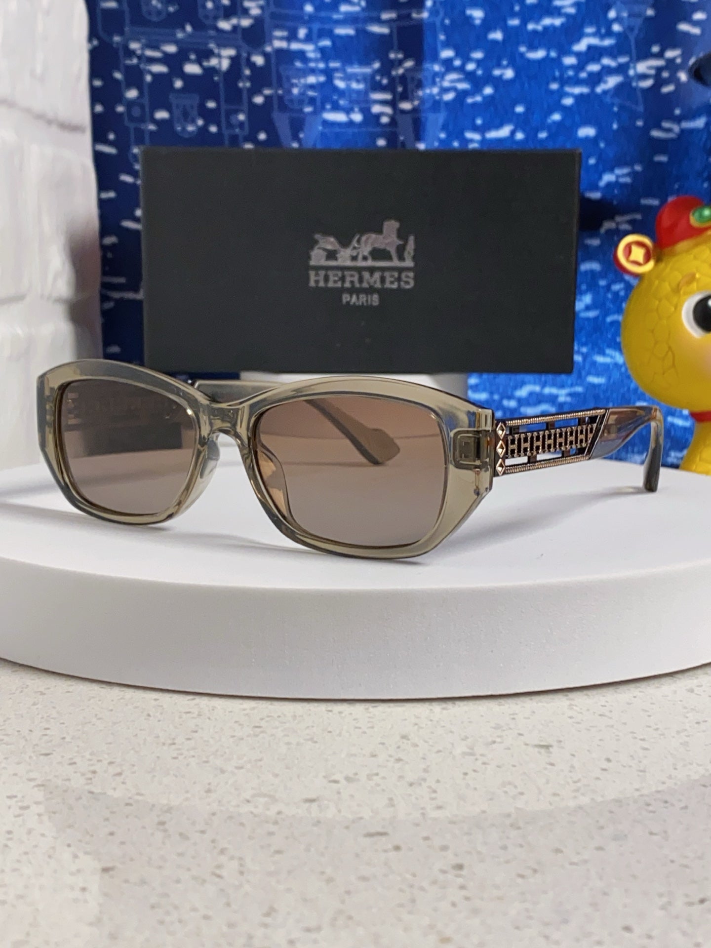 Hermès Polarized Cat-Eye Brown Lens Sunglasses for Men & Women