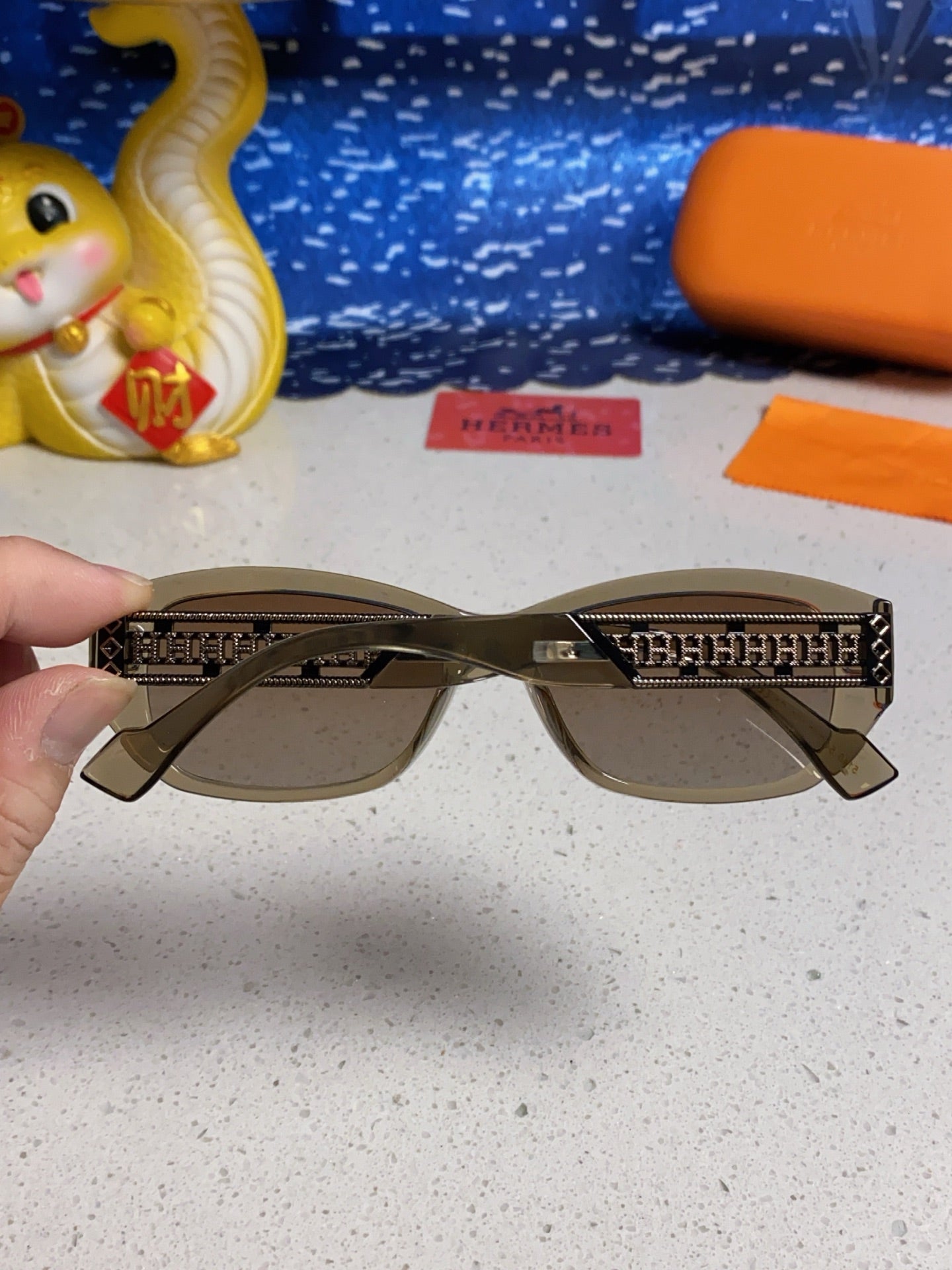 Hermès Polarized Cat-Eye Brown Lens Sunglasses for Men & Women - detail image 5
