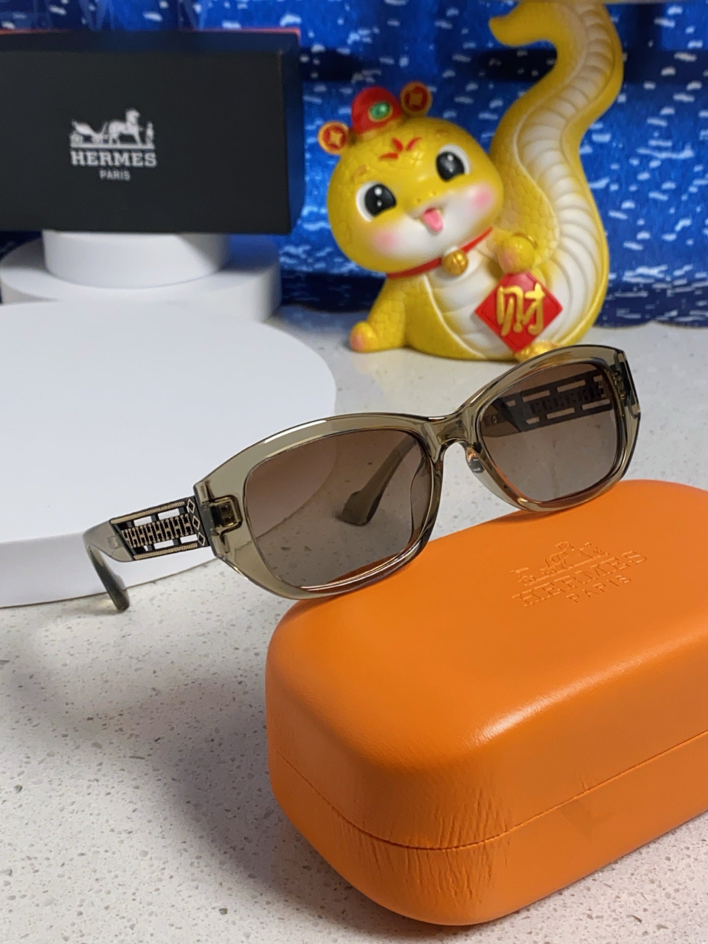 Hermès Polarized Cat-Eye Brown Lens Sunglasses for Men & Women - detail image 9