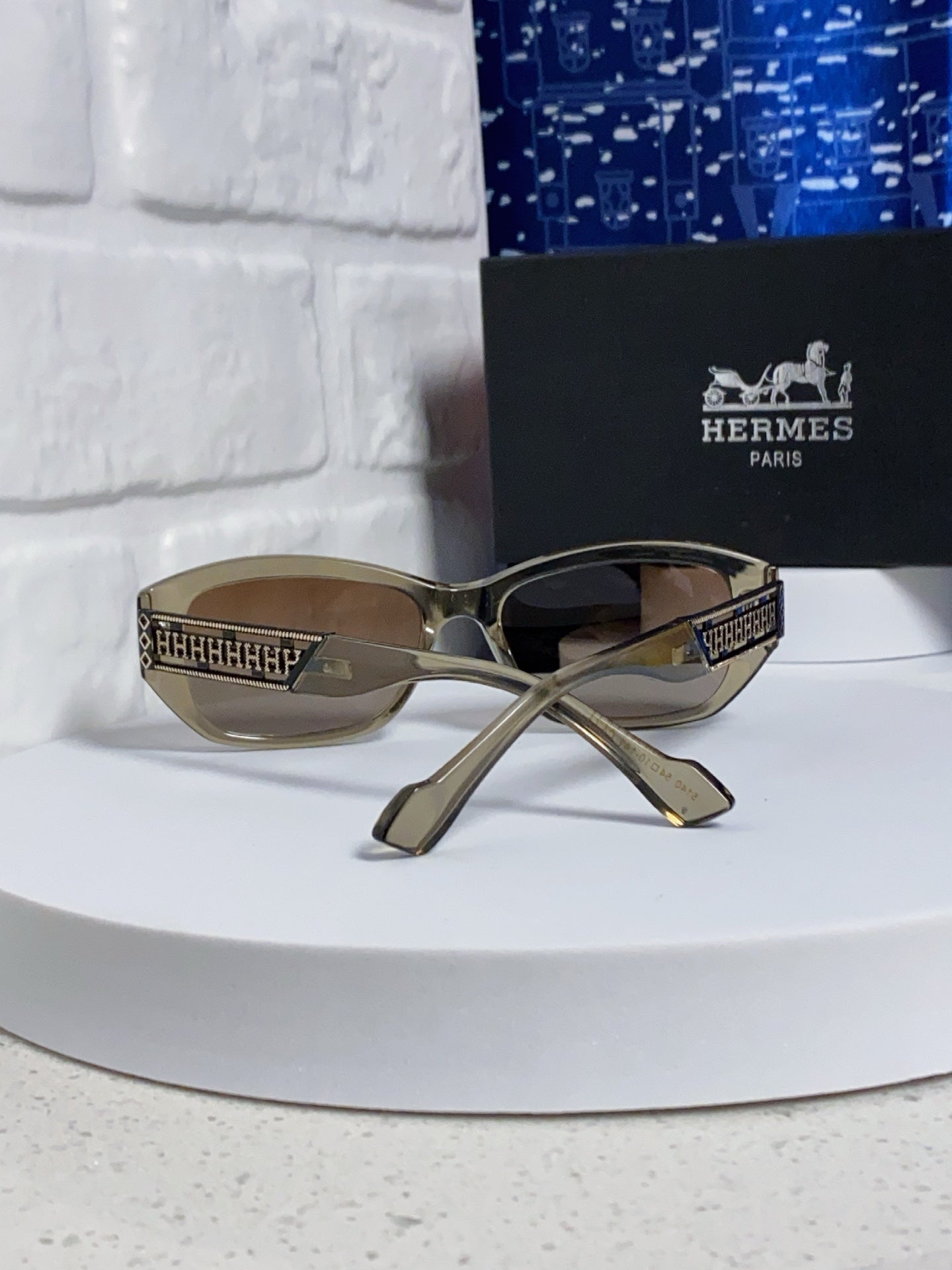 Hermès Polarized Cat-Eye Brown Lens Sunglasses for Men & Women - detail image 3
