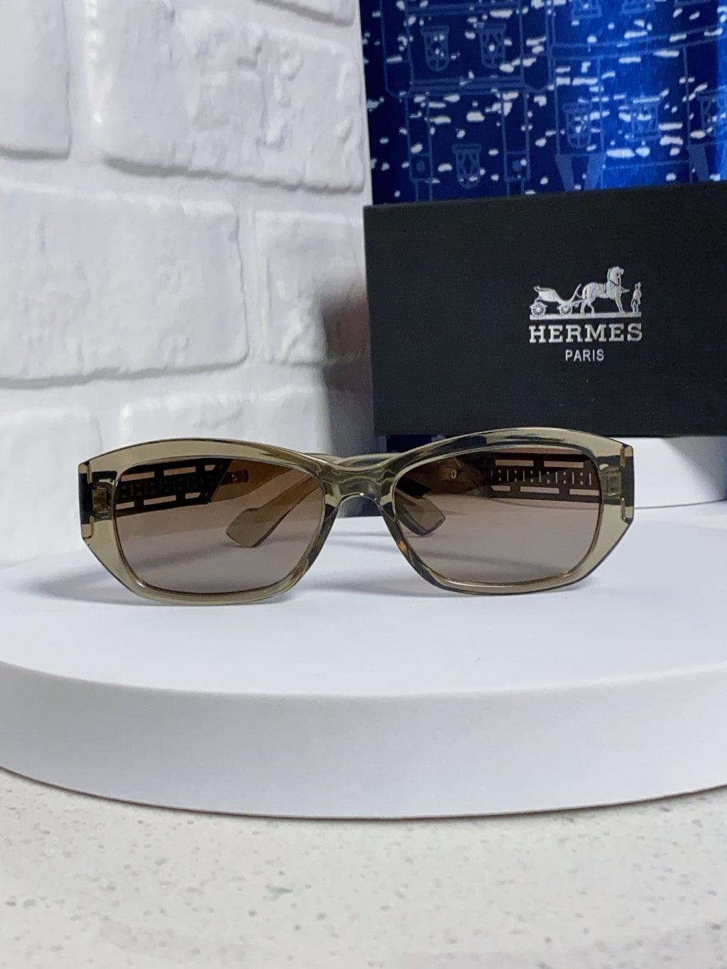 Hermès Polarized Cat-Eye Brown Lens Sunglasses for Men & Women - detail image 2