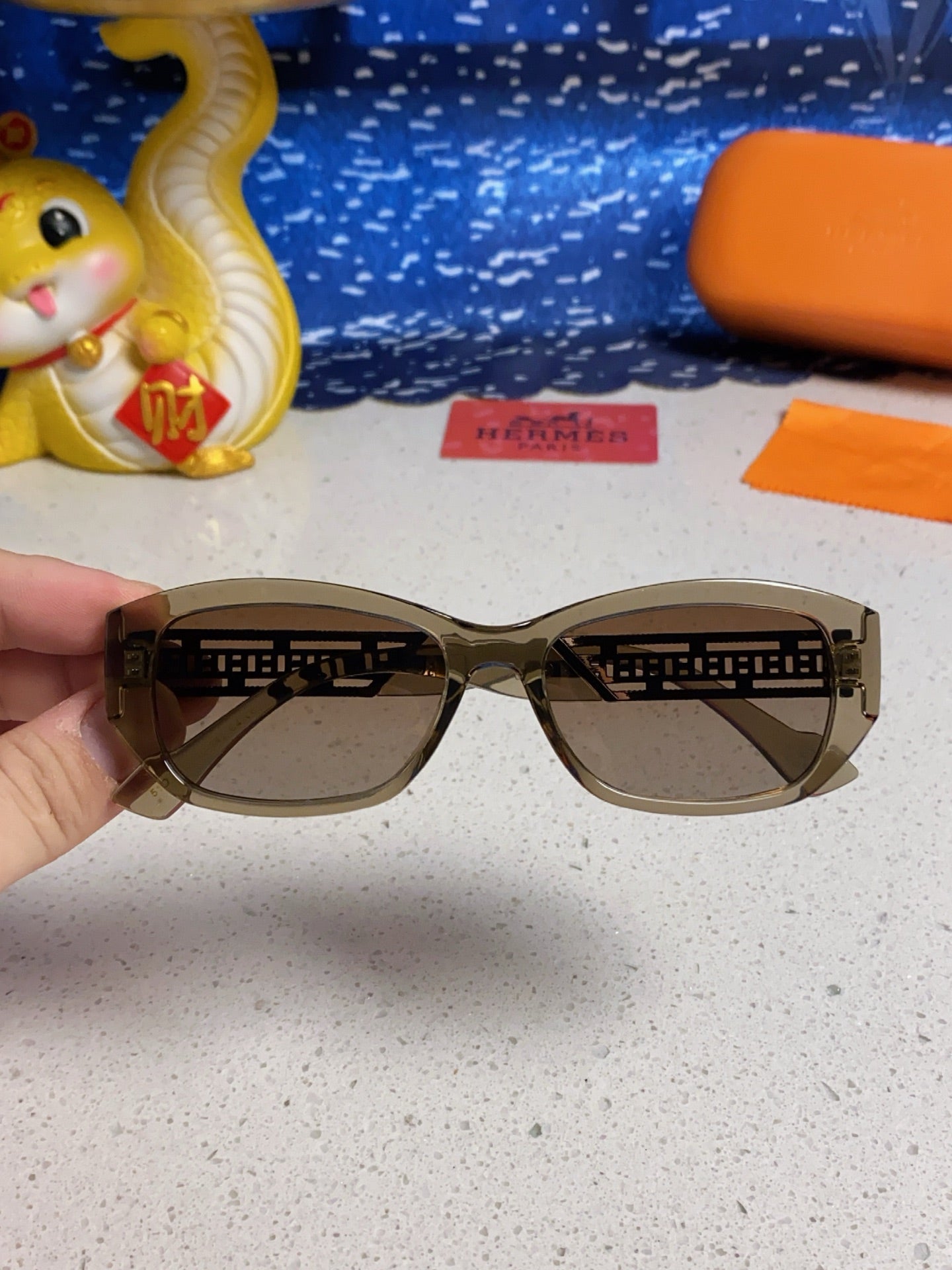 Hermès Polarized Cat-Eye Brown Lens Sunglasses for Men & Women - detail image 4