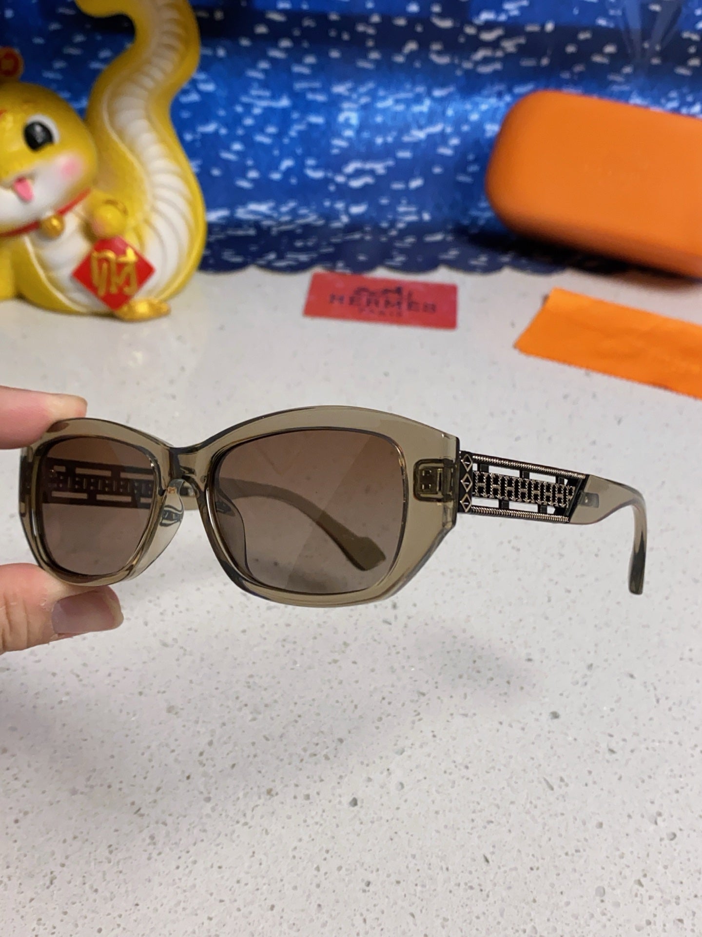 Hermès Polarized Cat-Eye Brown Lens Sunglasses for Men & Women - detail image 6