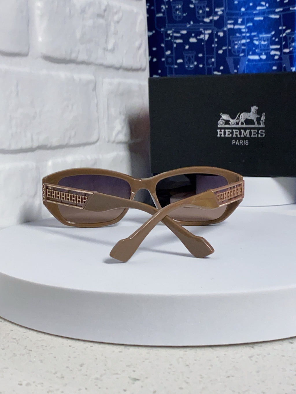 Hermès Polarized Cat-Eye Silver Lens Sunglasses for Men & Women - 466438 - detail image 3