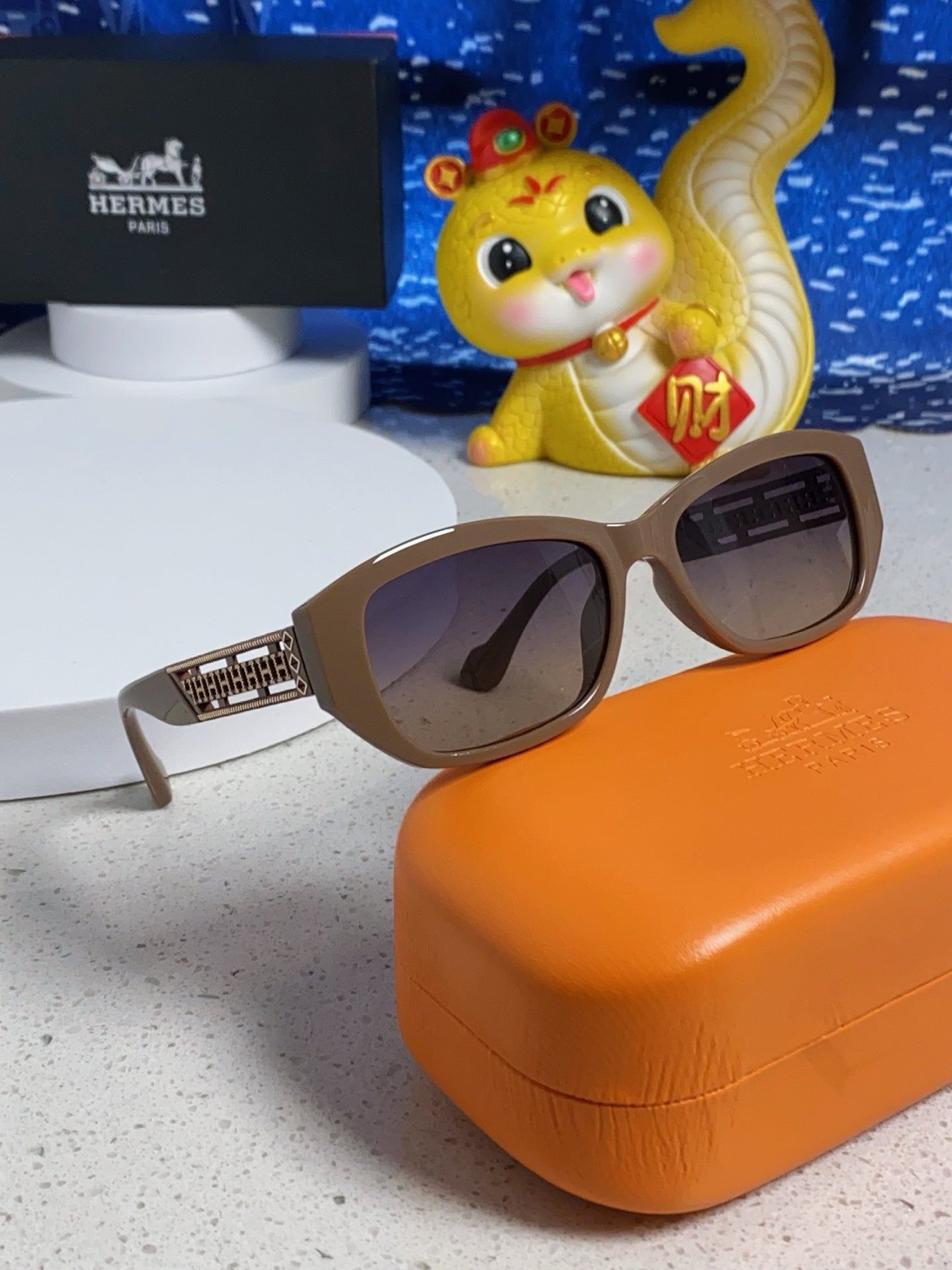 Hermès Polarized Cat-Eye Silver Lens Sunglasses for Men & Women - 466438 - detail image 9