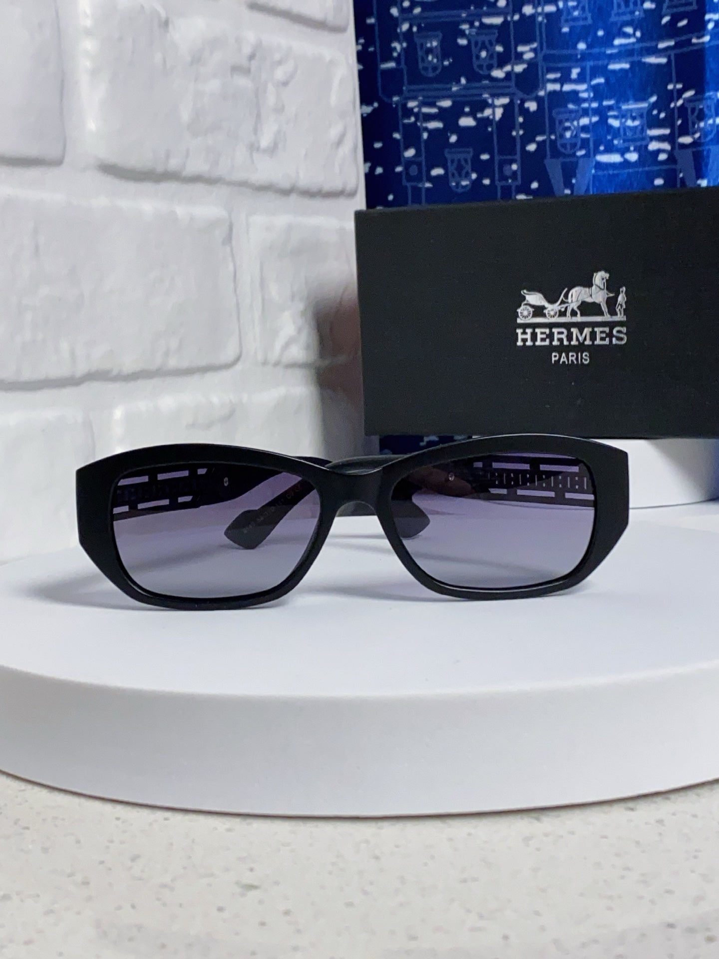 Hermès Polarized Cat-Eye Silver Lens Sunglasses for Men & Women - 466439 - detail image 2