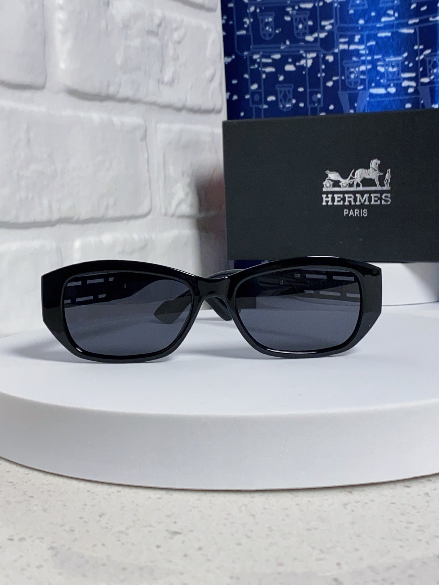 Hermès Polarized Cat-Eye Silver Lens Sunglasses for Men & Women - detail image 2