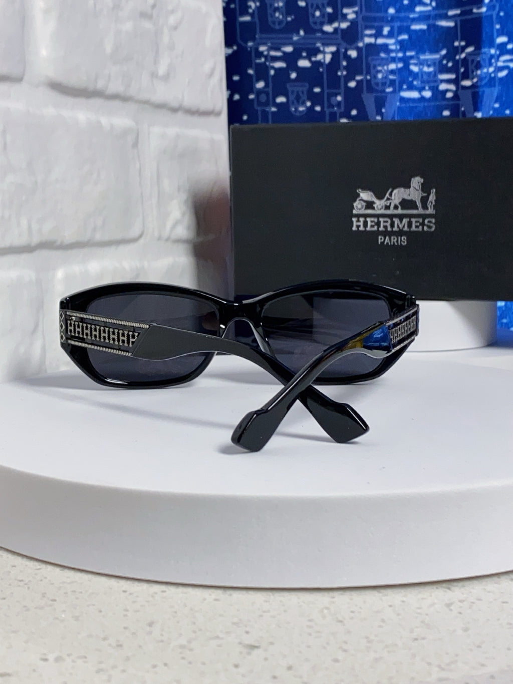 Hermès Polarized Cat-Eye Silver Lens Sunglasses for Men & Women - detail image 3
