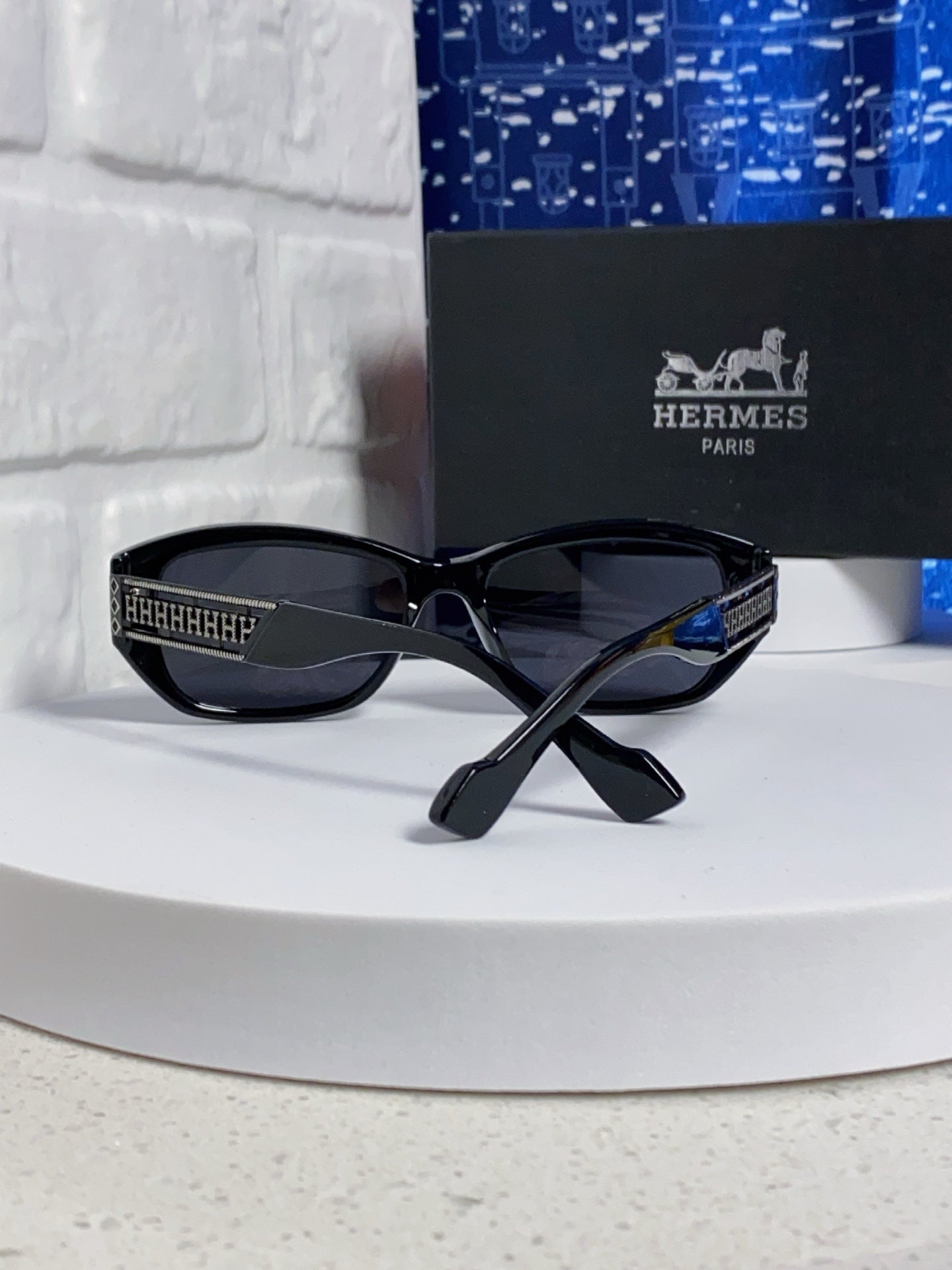 Hermès Polarized Cat-Eye Silver Lens Sunglasses for Men & Women - detail image 3