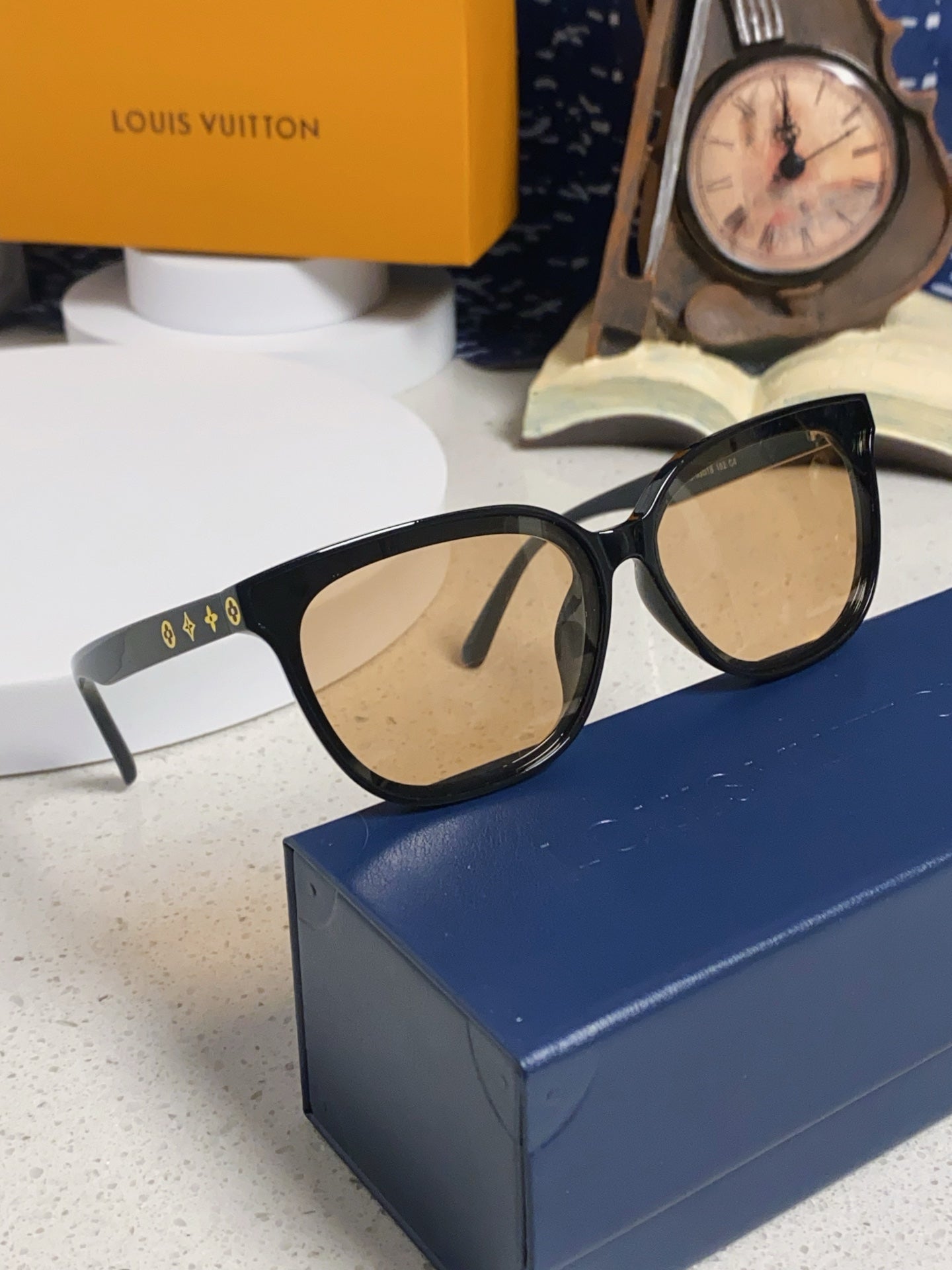 Louis Vuitton Fashion Gold Lens Sunglasses for Women - detail image 9