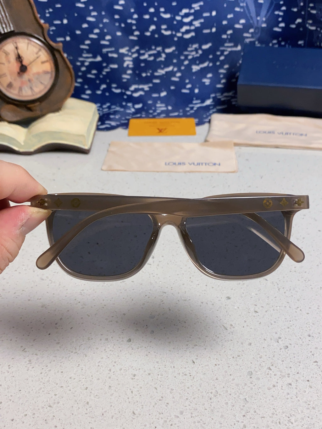 Louis Vuitton Fashion Gray Lens Sunglasses for Women - 381771 - detail image 5