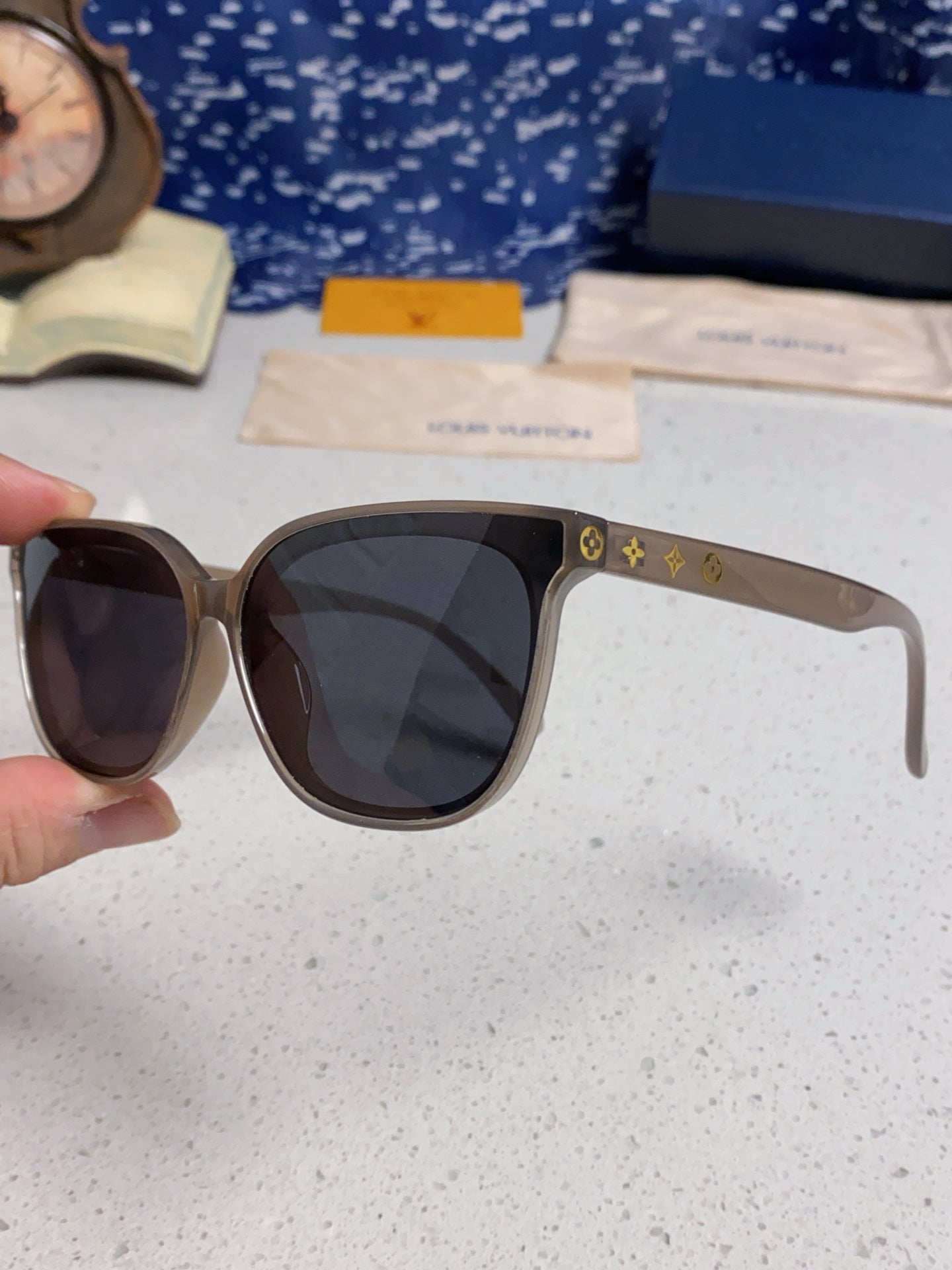 Louis Vuitton Fashion Gray Lens Sunglasses for Women - 381771 - detail image 6