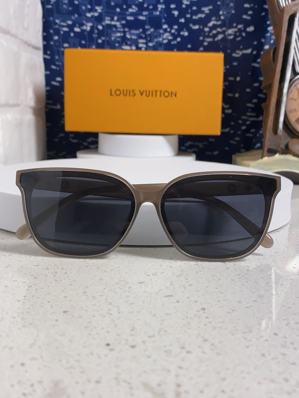Louis Vuitton Fashion Gray Lens Sunglasses for Women - 381771 - detail image 8