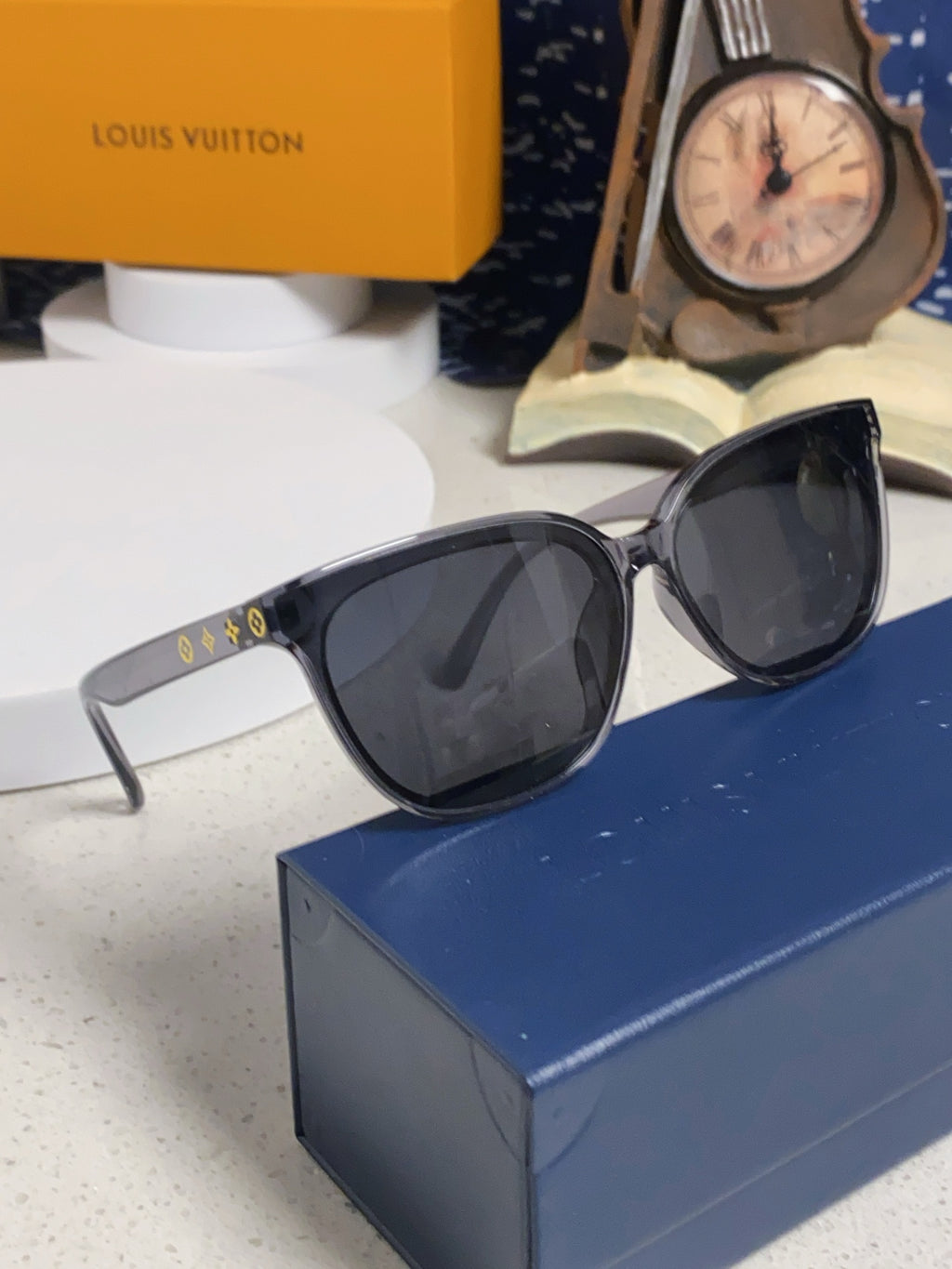 Louis Vuitton Fashion Silver Lens Sunglasses for Women - 381772 - detail image 9