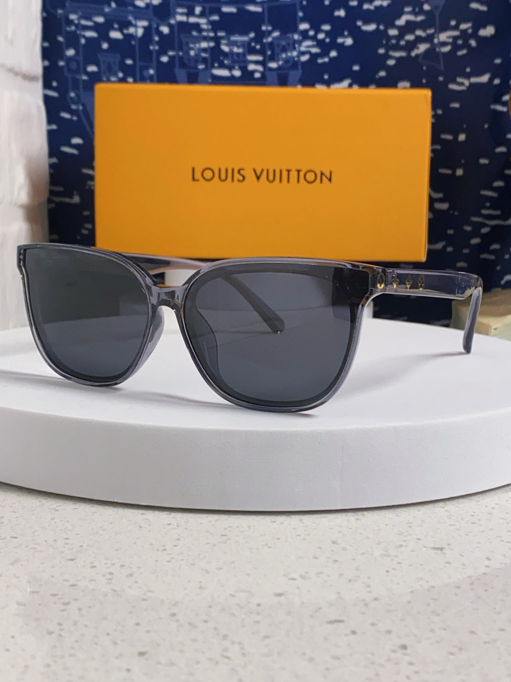 Louis Vuitton Fashion Silver Lens Sunglasses for Women - 381772