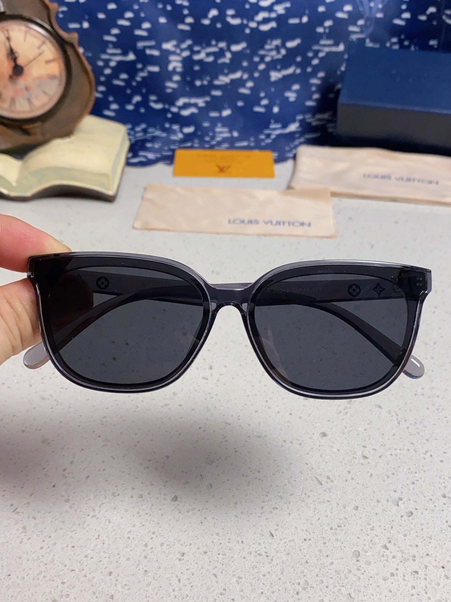 Louis Vuitton Fashion Silver Lens Sunglasses for Women - 381772 - detail image 4