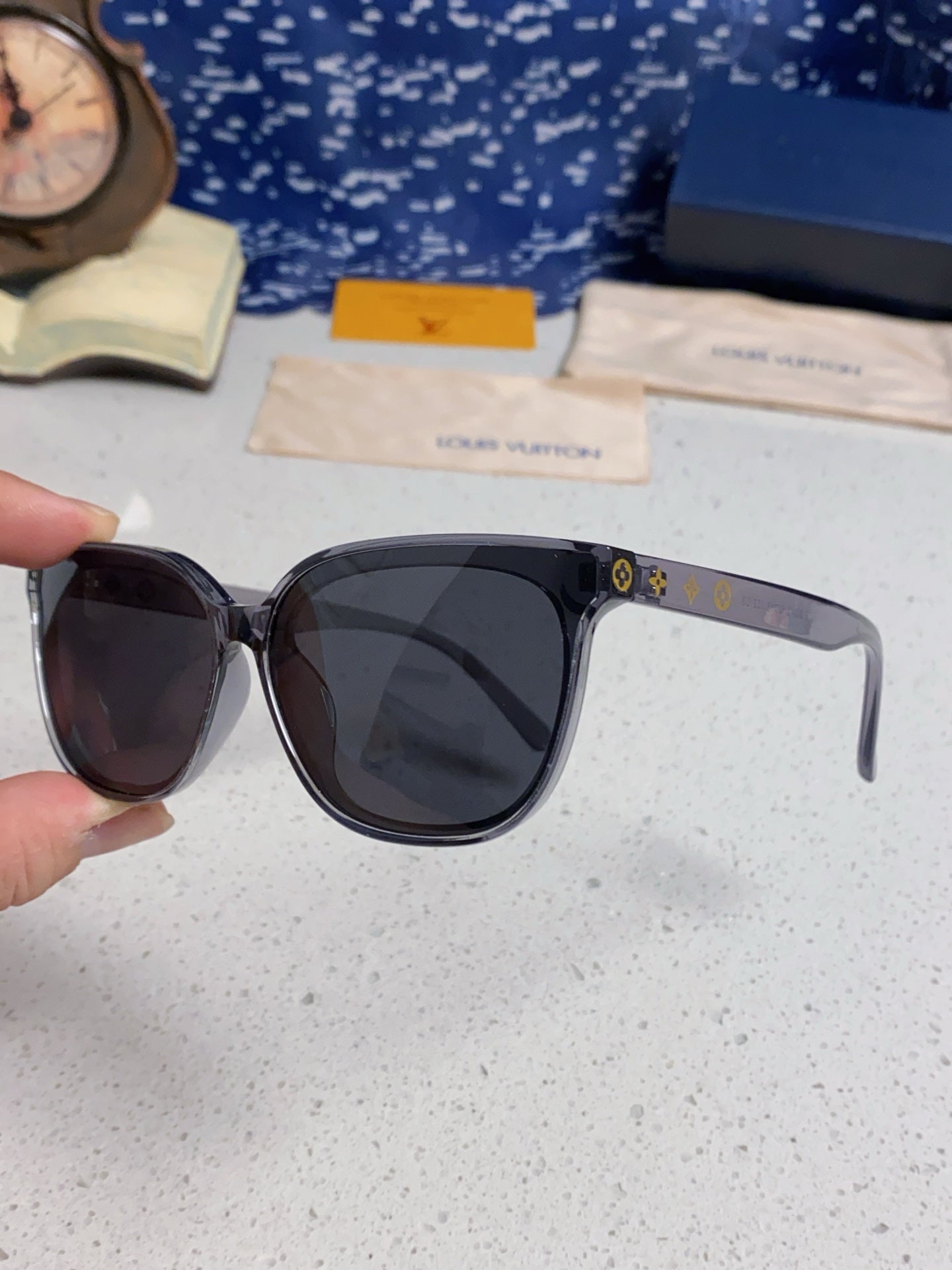 Louis Vuitton Fashion Silver Lens Sunglasses for Women - 381772 - detail image 6