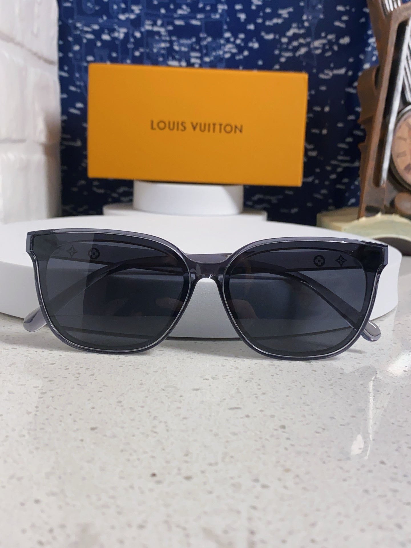 Louis Vuitton Fashion Silver Lens Sunglasses for Women - 381772 - detail image 8