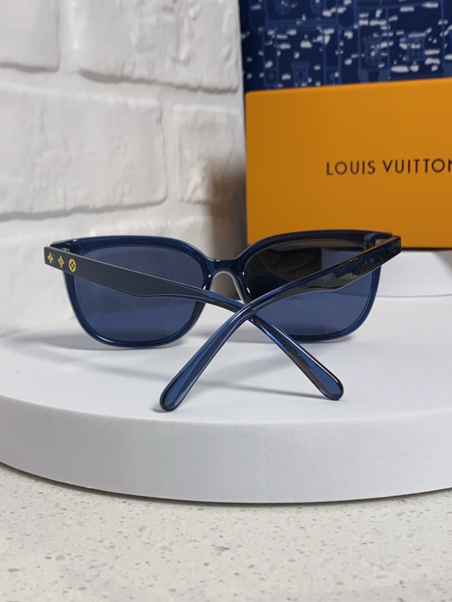 Louis Vuitton Fashion Blue Lens Sunglasses for Women - 381773 - detail image 3