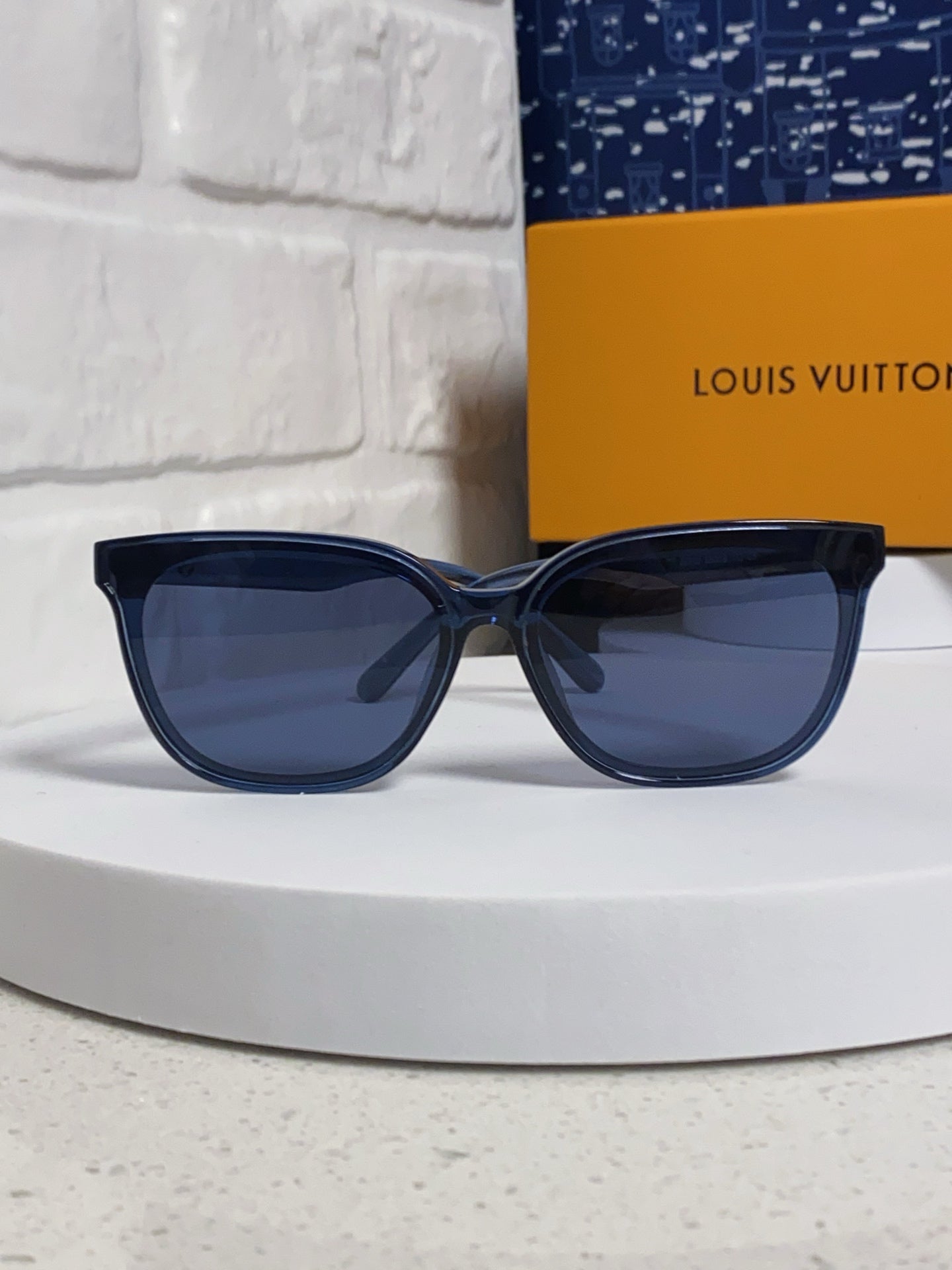 Louis Vuitton Fashion Blue Lens Sunglasses for Women - 381773 - detail image 2