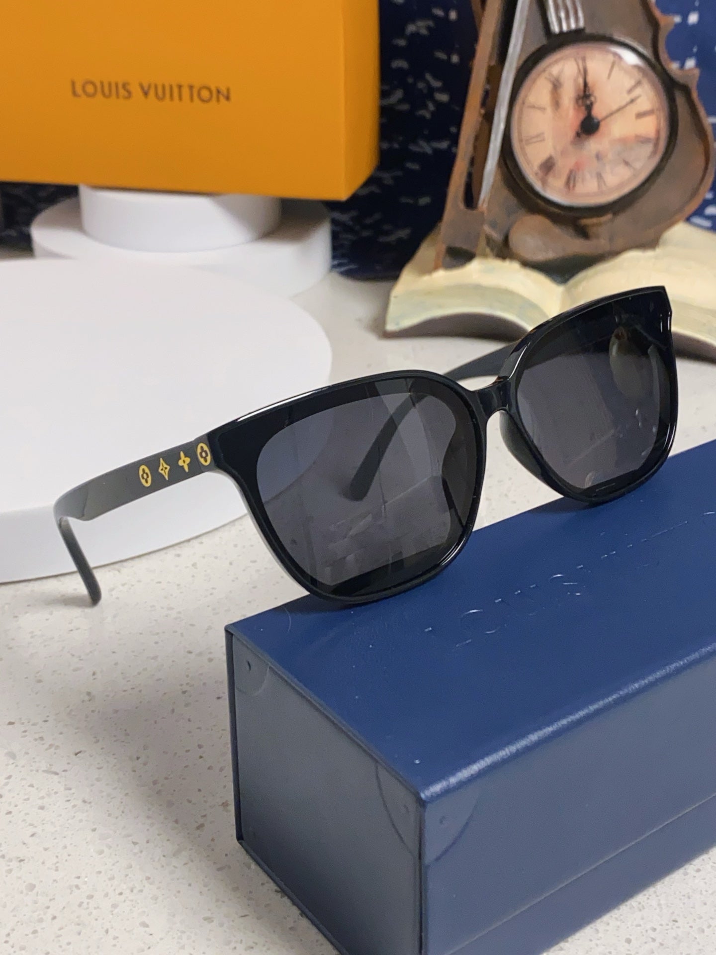 Louis Vuitton Fashion Silver Lens Sunglasses for Women - 381774 - detail image 9