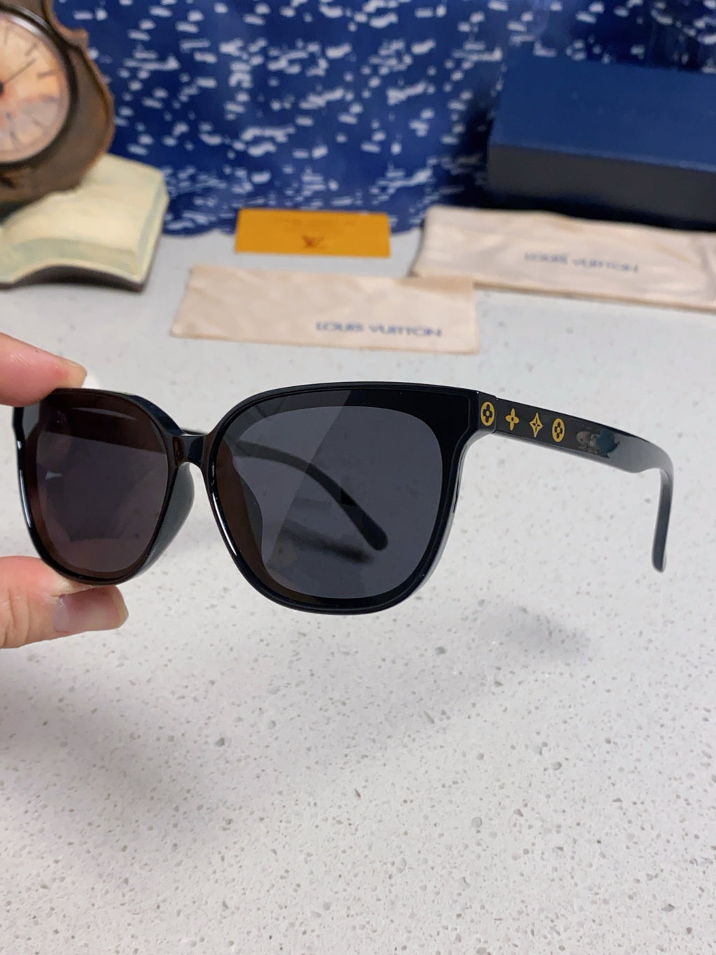 Louis Vuitton Fashion Silver Lens Sunglasses for Women - 381774 - detail image 6