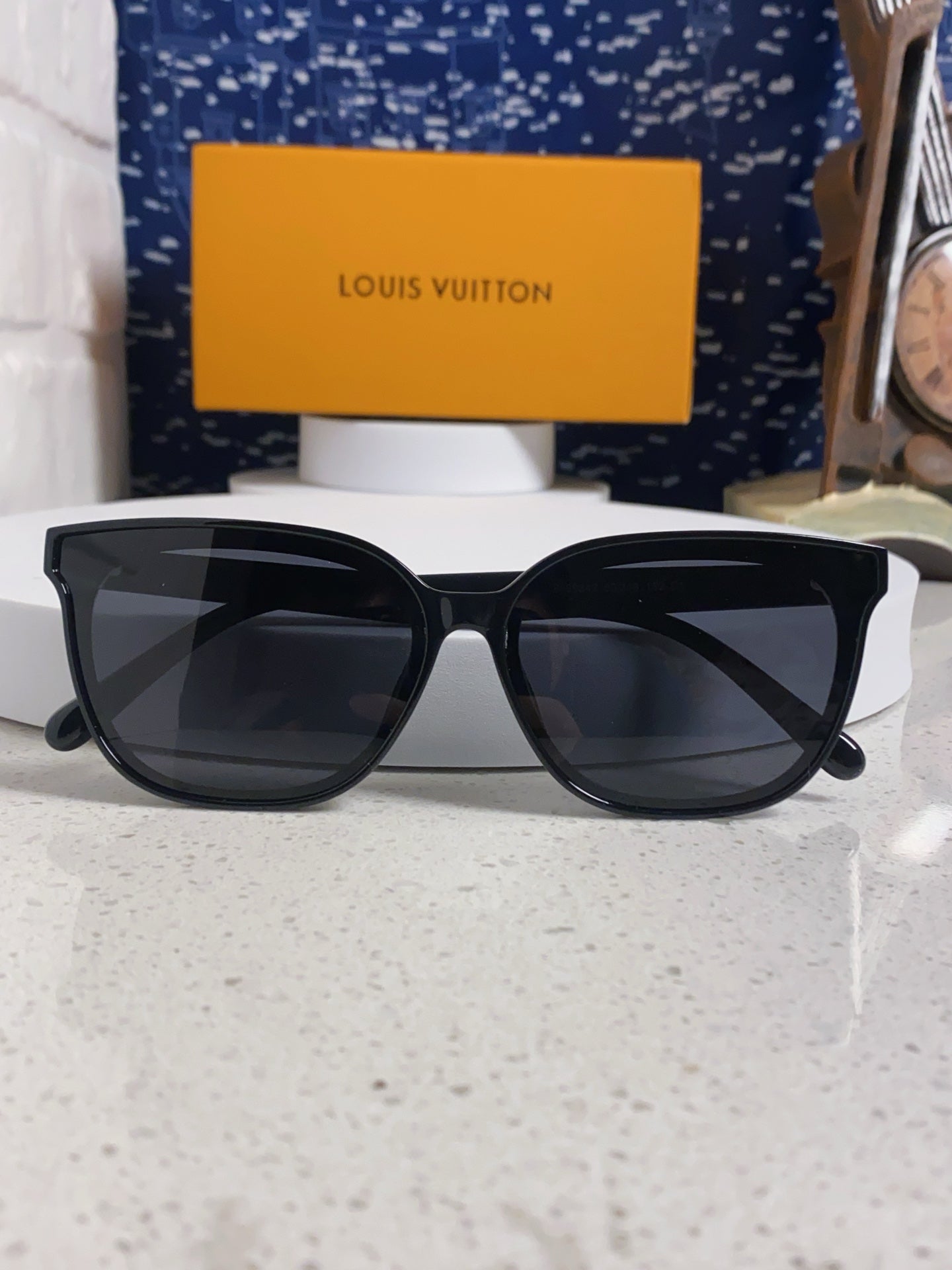Louis Vuitton Fashion Silver Lens Sunglasses for Women - 381774 - detail image 8