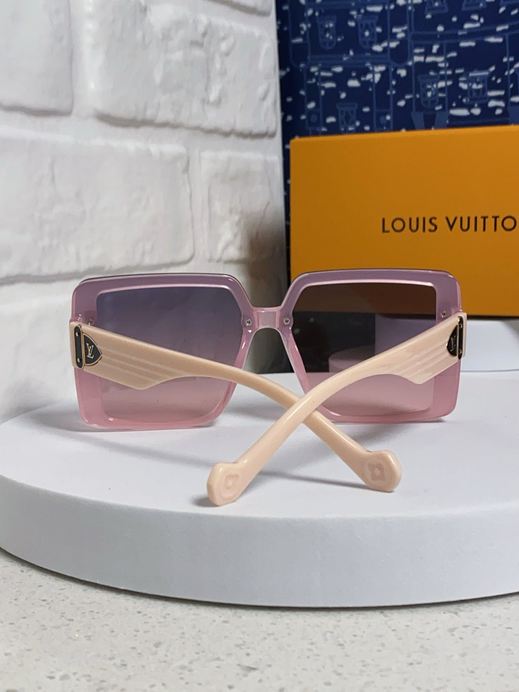 Louis Vuitton Polarized Oversized Red Lens Sunglasses for Women - 381775 - detail image 3