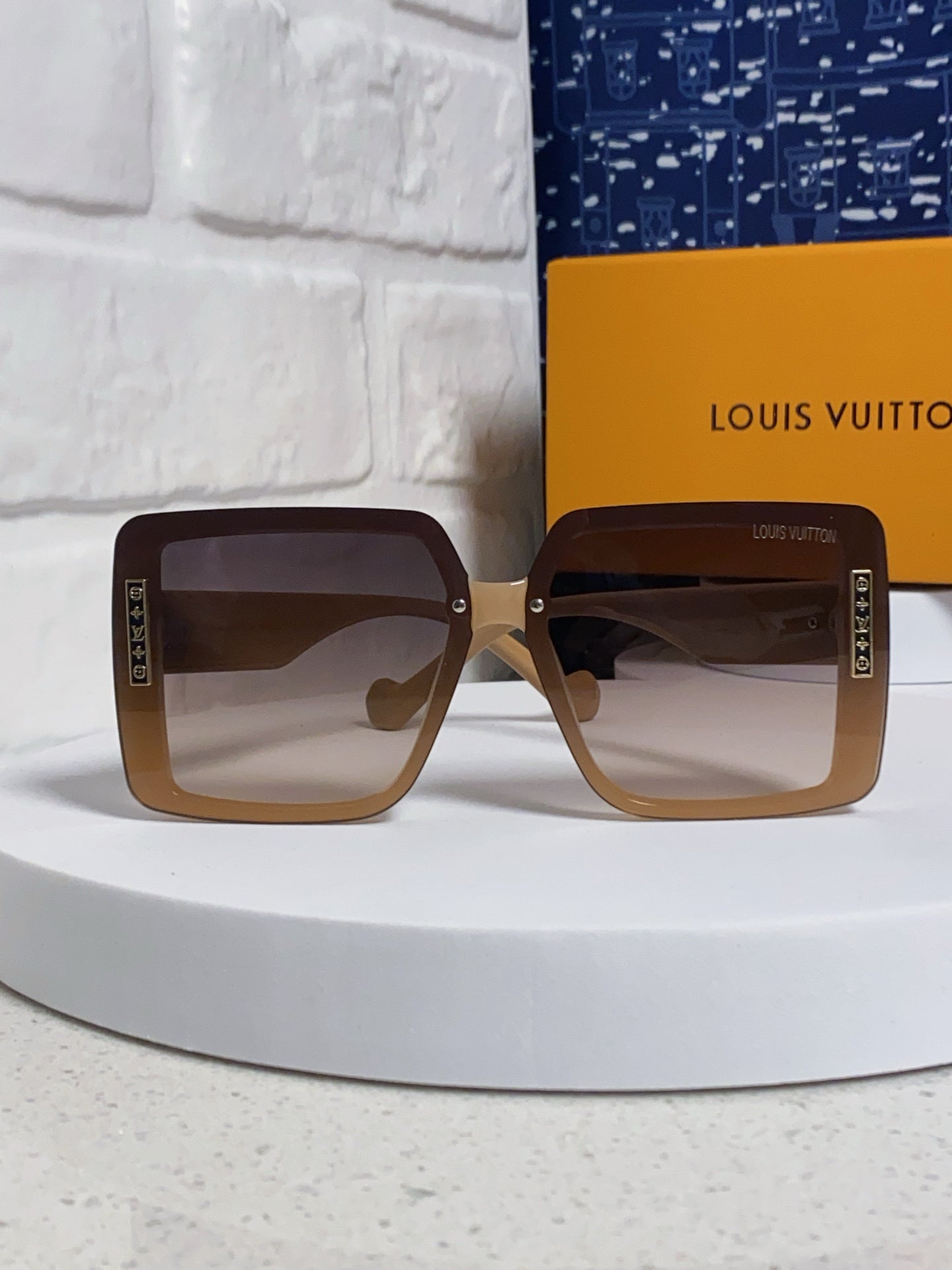 Louis Vuitton Polarized Oversized Brown Lens Sunglasses for Women - 381776 - detail image 2