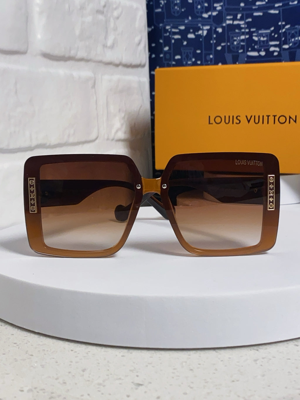 Louis Vuitton Polarized Oversized Brown Lens Sunglasses for Women - detail image 2