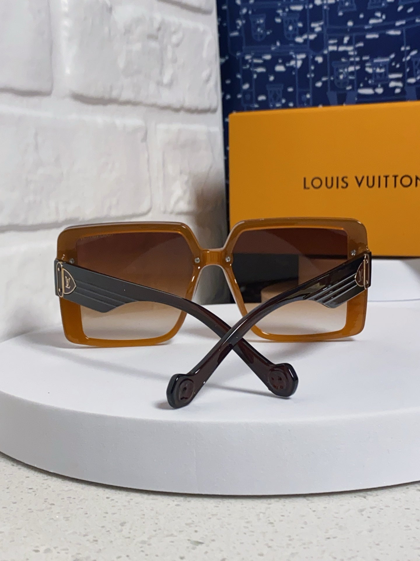 Louis Vuitton Polarized Oversized Brown Lens Sunglasses for Women - detail image 3