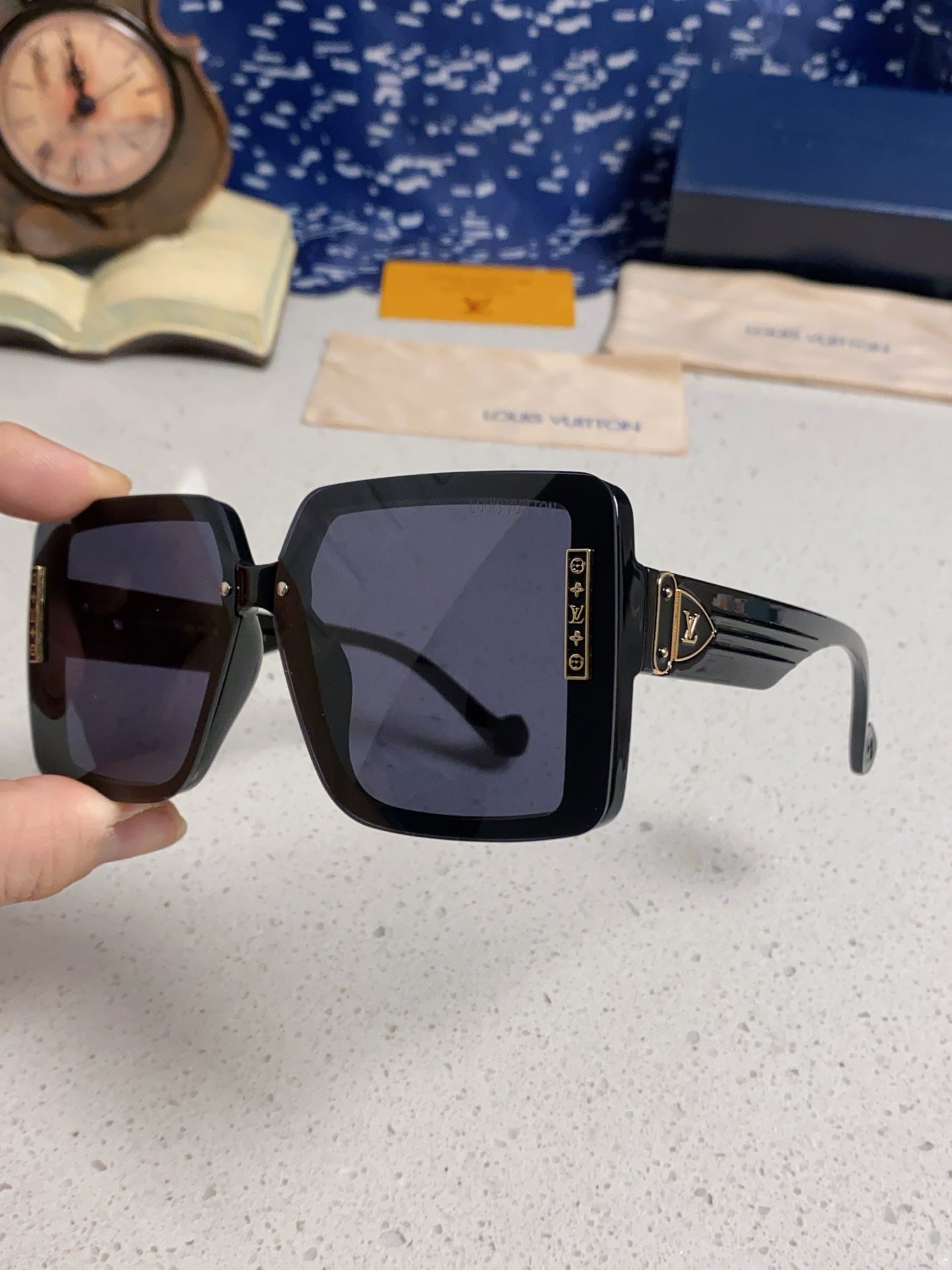 Louis Vuitton Polarized Oversized Gray Lens Sunglasses for Women - 381779 - detail image 6